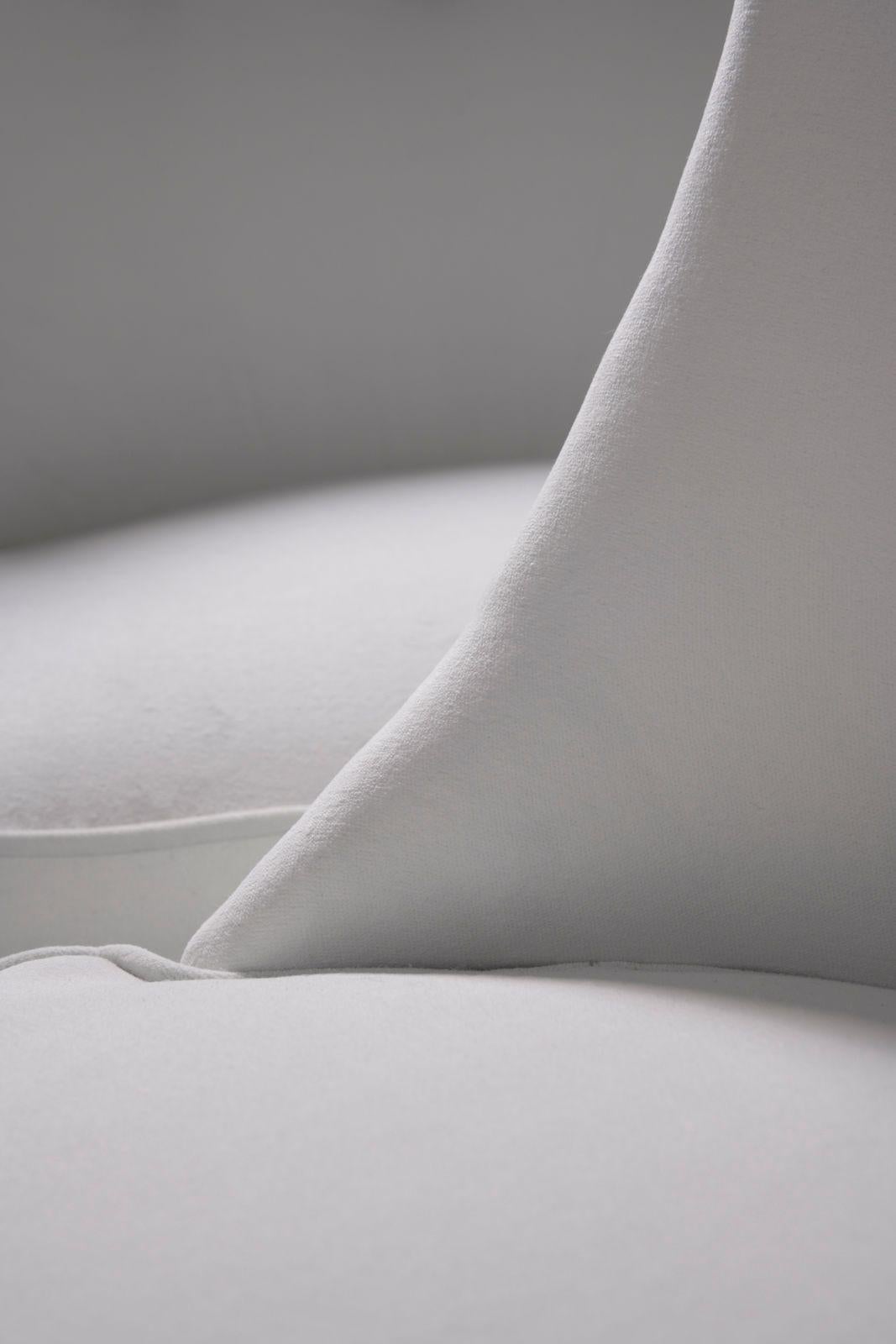 Pair of Edward Wormley for Dunbar Teardrop Slipper Chairs in White Velvet in vendita 2