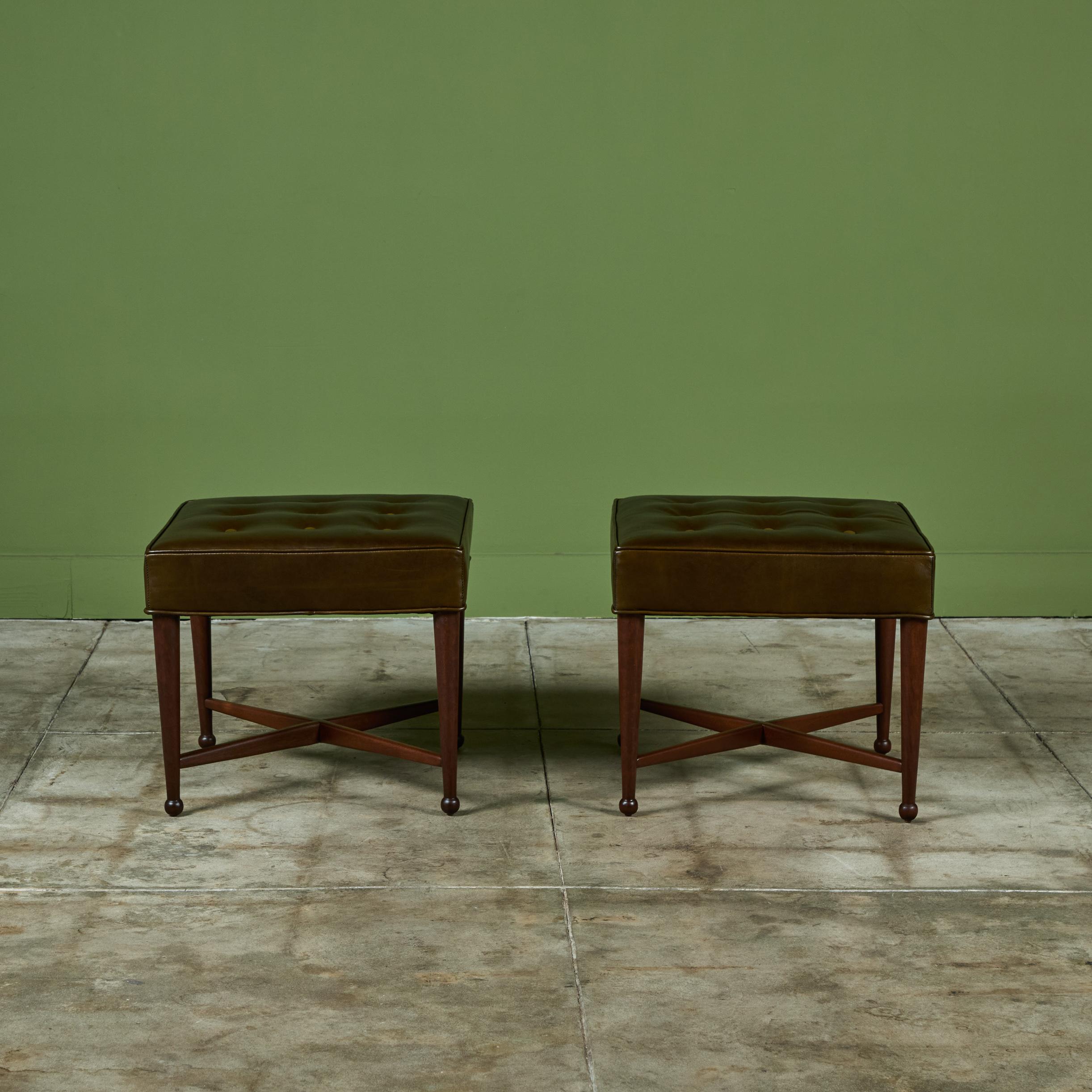 Américain Paire d'ottomans en cuir vert Edward Wormley pour Dunbar en vente