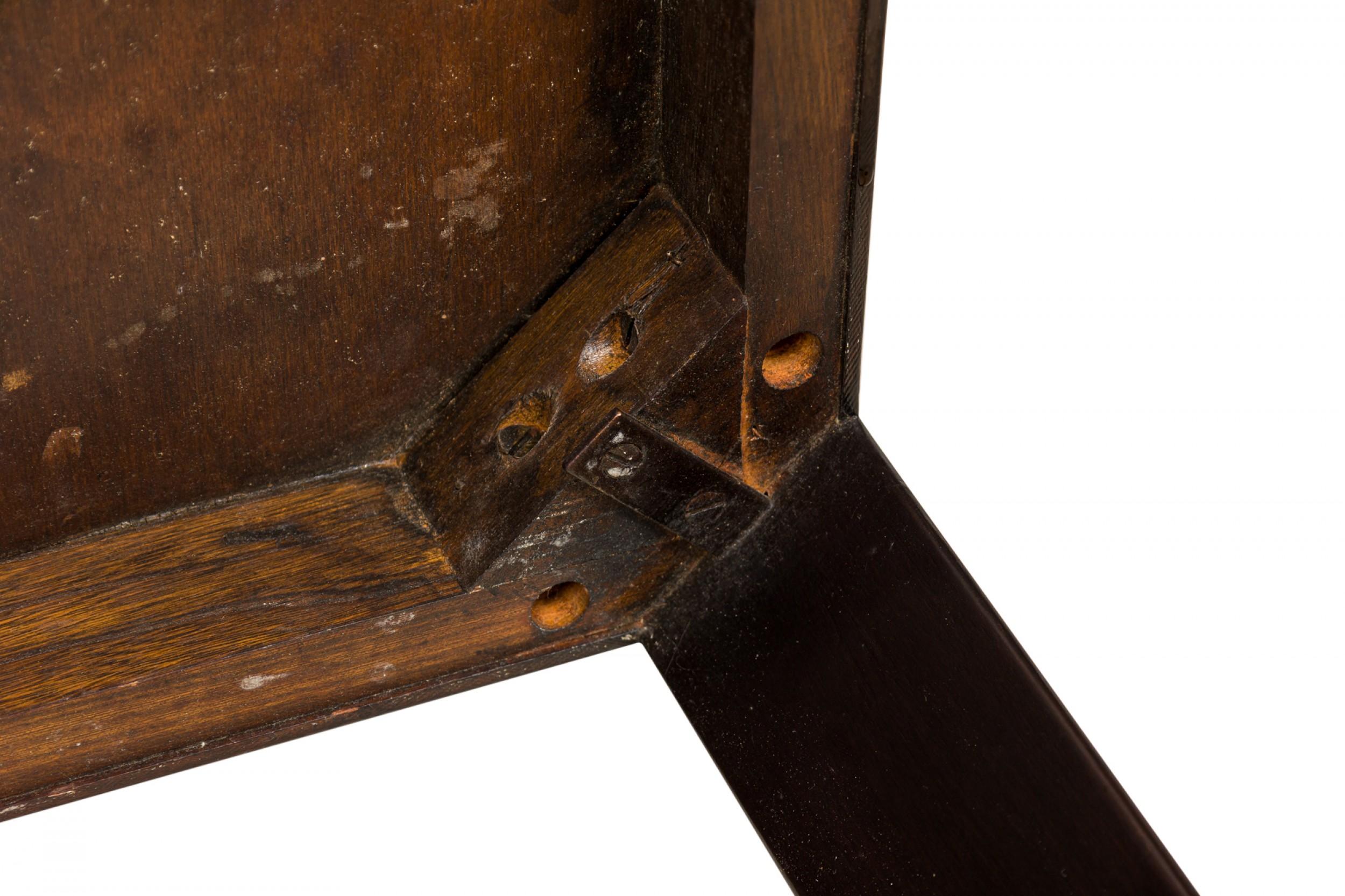 Paire de tables d'appoint / d'appoint à deux plateaux en bois foncé laqué Edward Wormley en vente 3