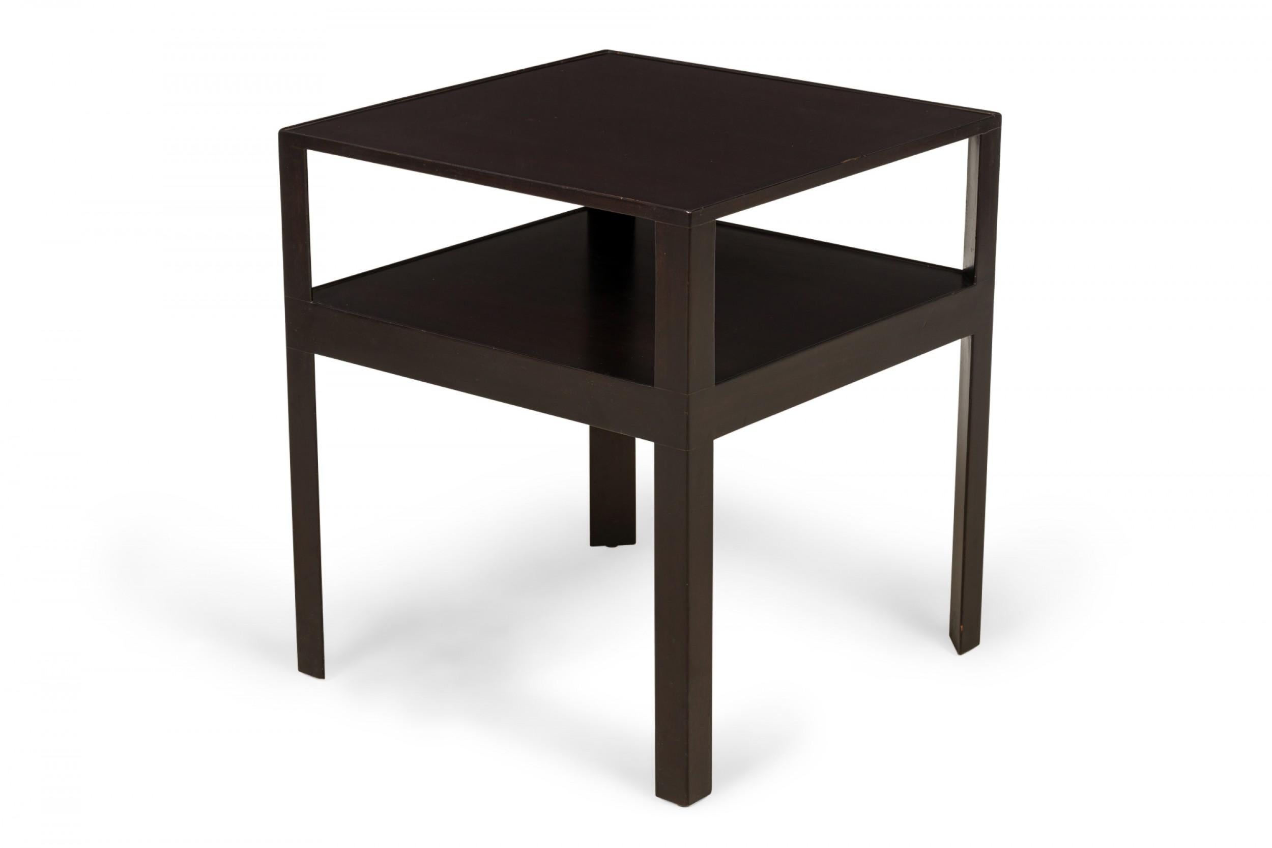 Paire de tables d'appoint / d'appoint à deux plateaux en bois foncé laqué Edward Wormley Bon état - En vente à Queens, NY