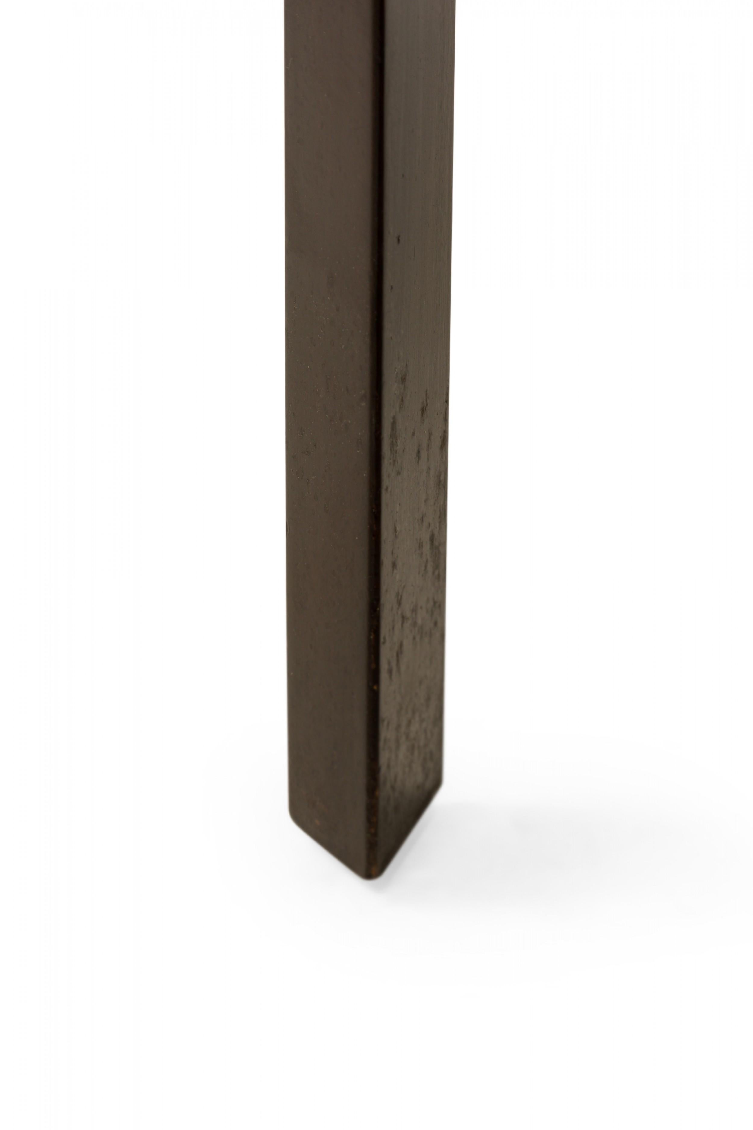 Paire de tables d'appoint / d'appoint à deux plateaux en bois foncé laqué Edward Wormley en vente 1