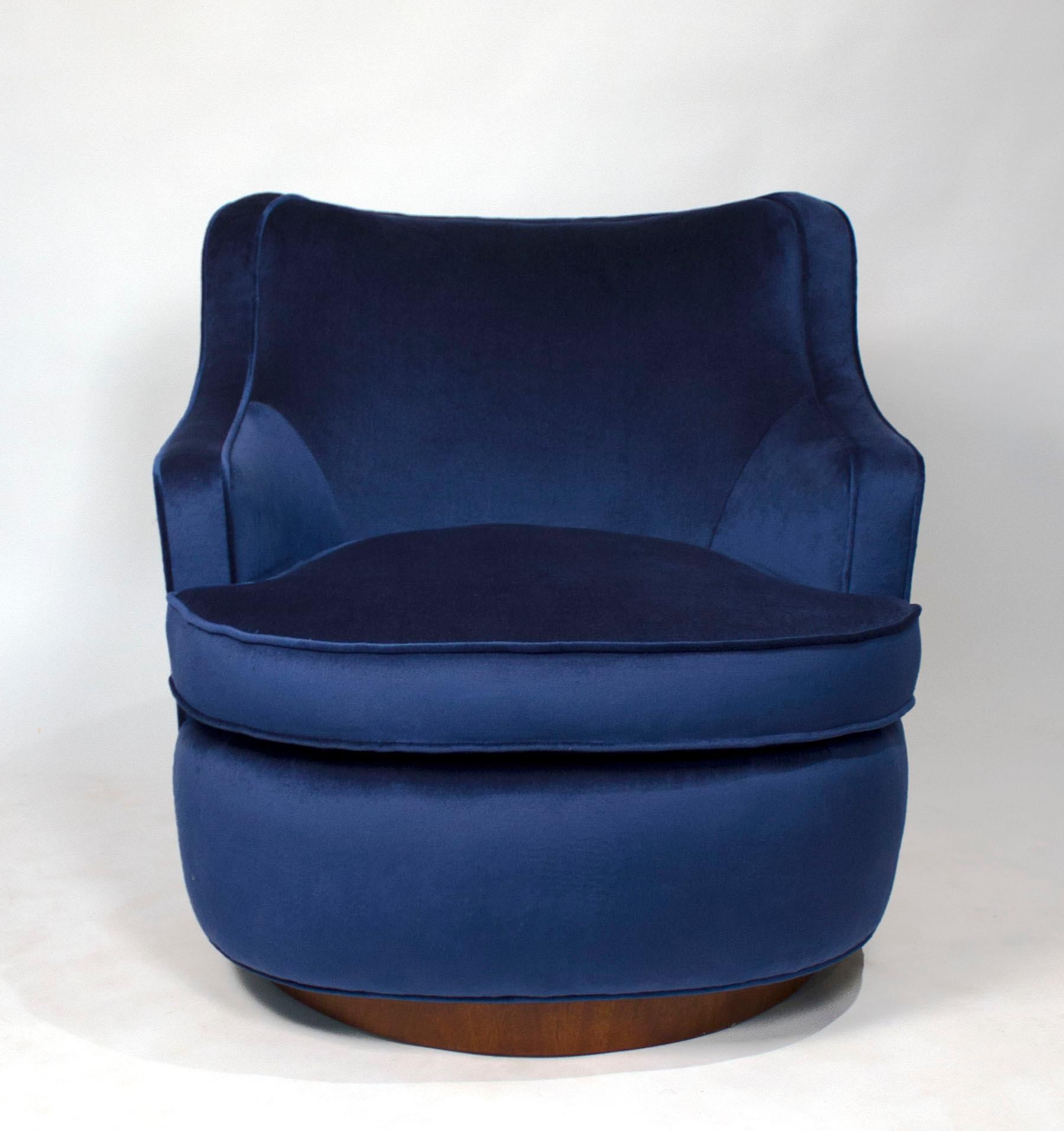 Mid-Century Modern Pair of Edward Wormley Swivel Chairs for Dunbar in Blue Velvet