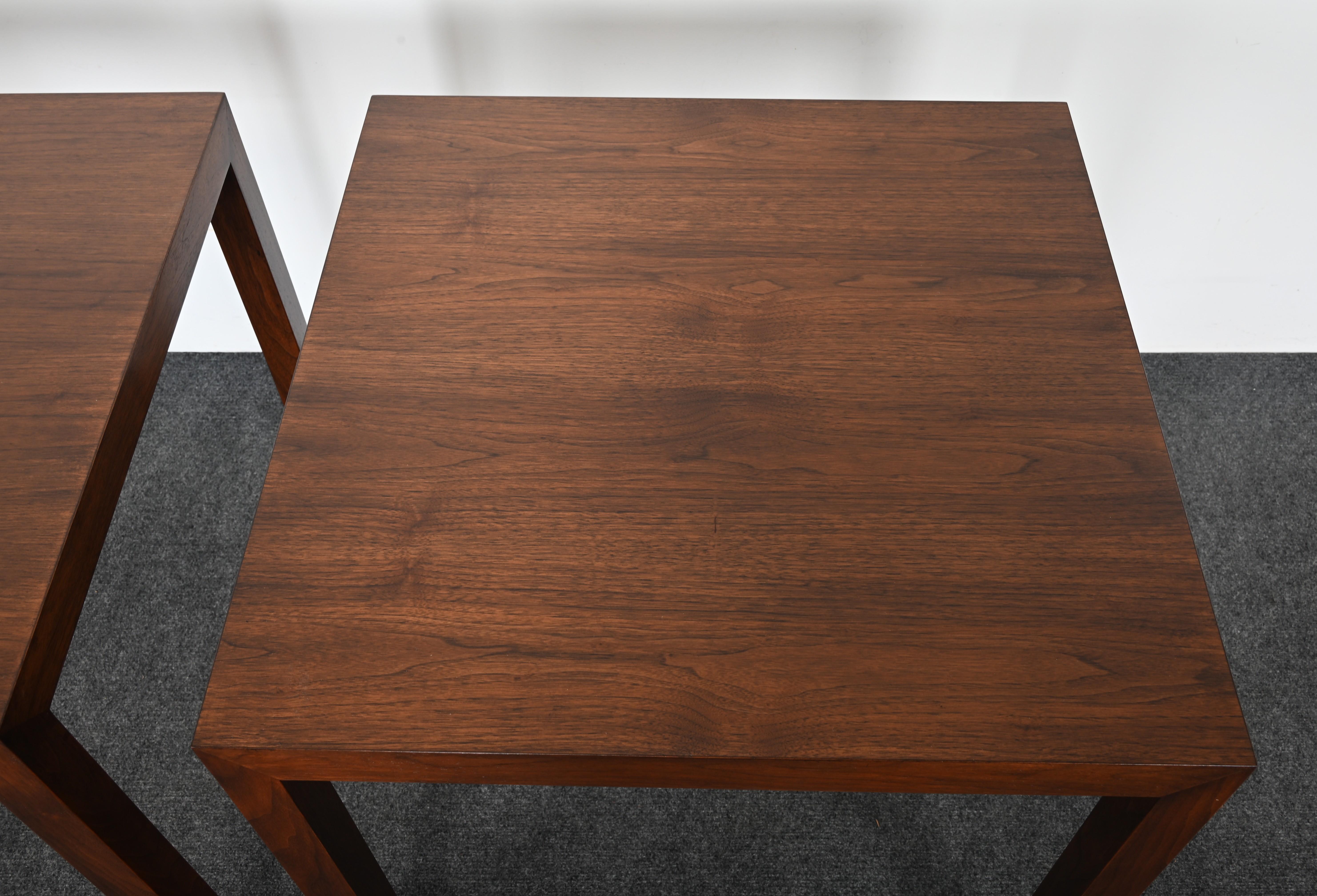 Paire de tables d'appoint en noyer Edward Wormley pour Dunbar, 1974 en vente 3