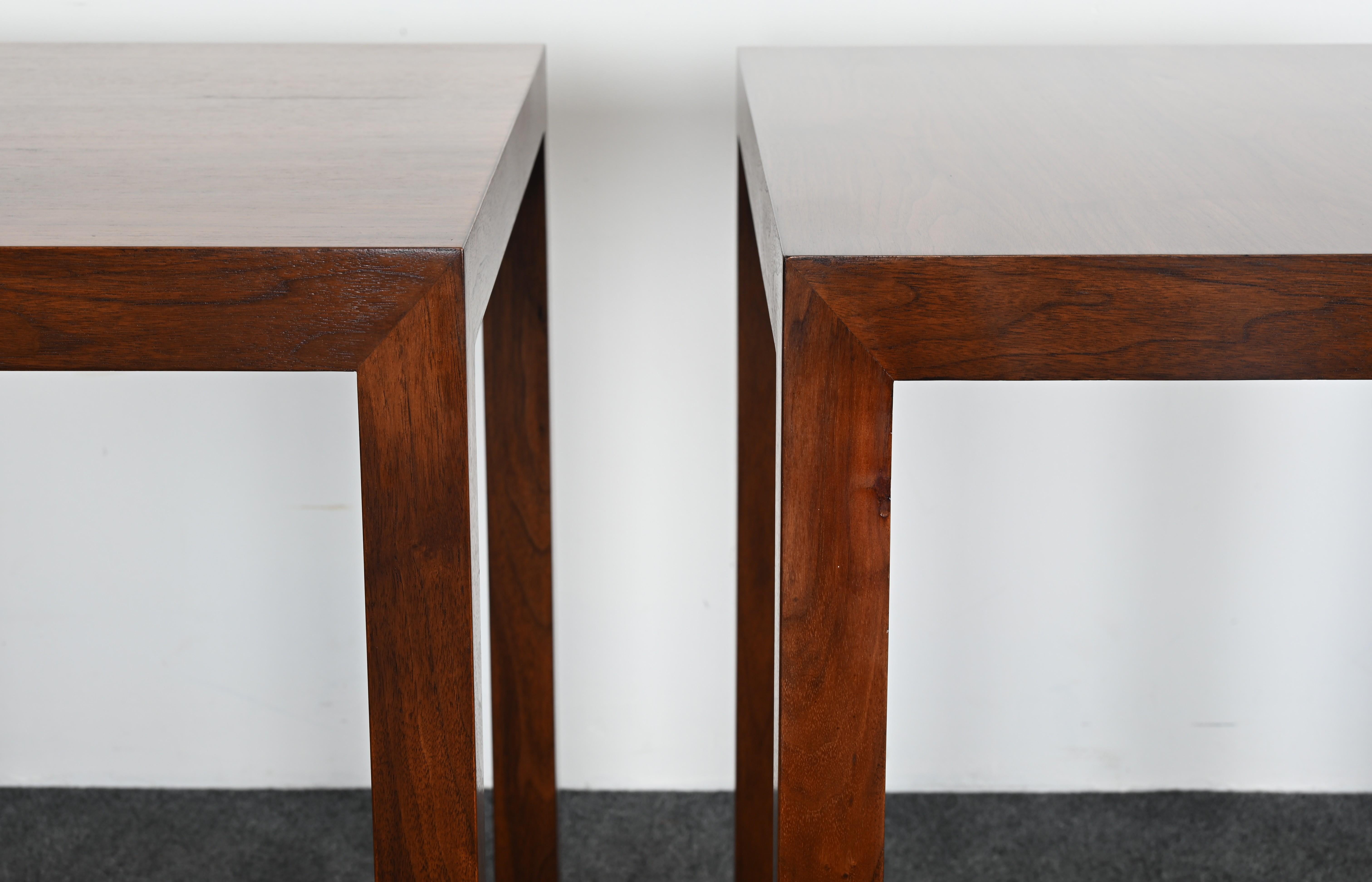 Paire de tables d'appoint en noyer Edward Wormley pour Dunbar, 1974 en vente 8