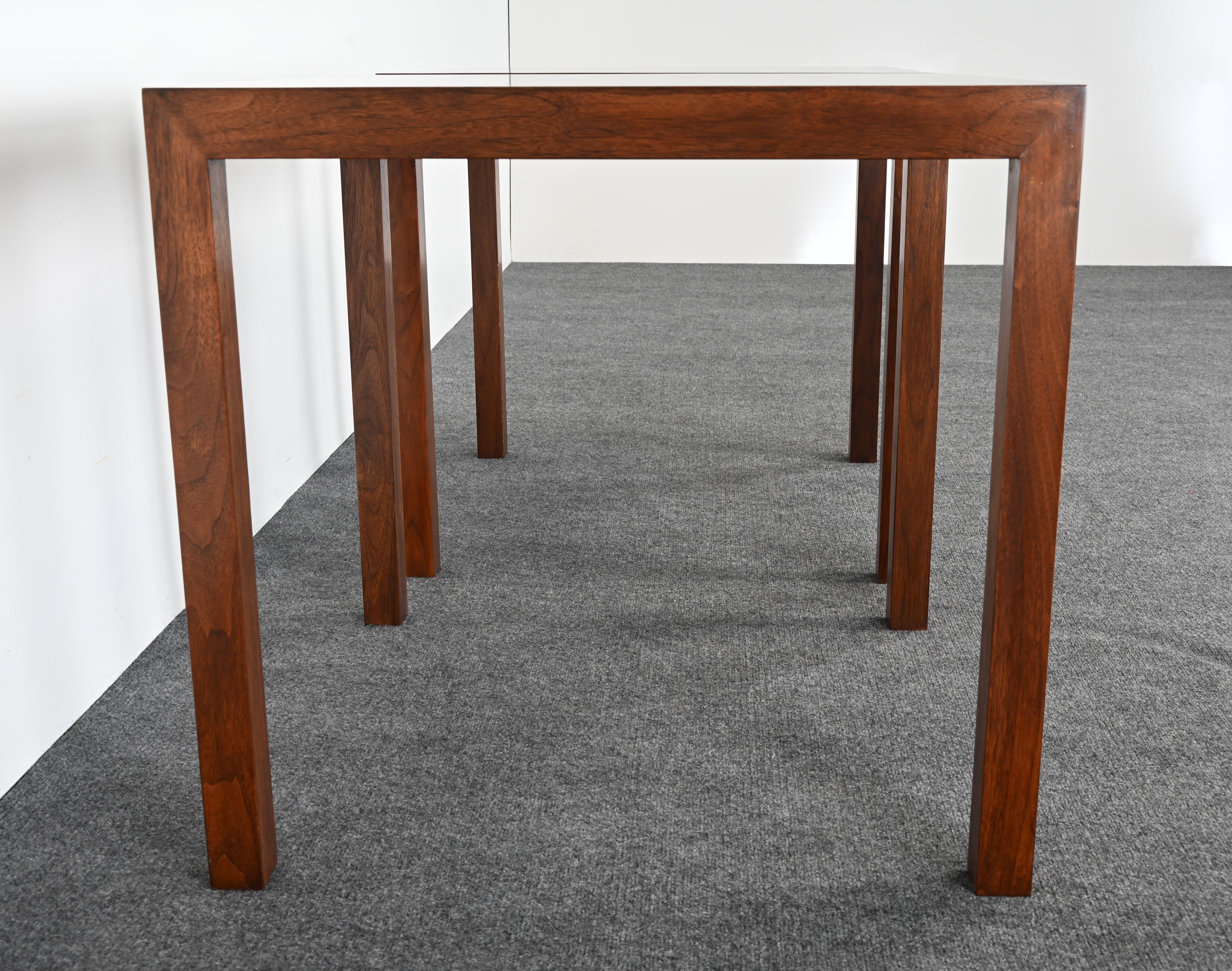 Paire de tables d'appoint en noyer Edward Wormley pour Dunbar, 1974 en vente 1