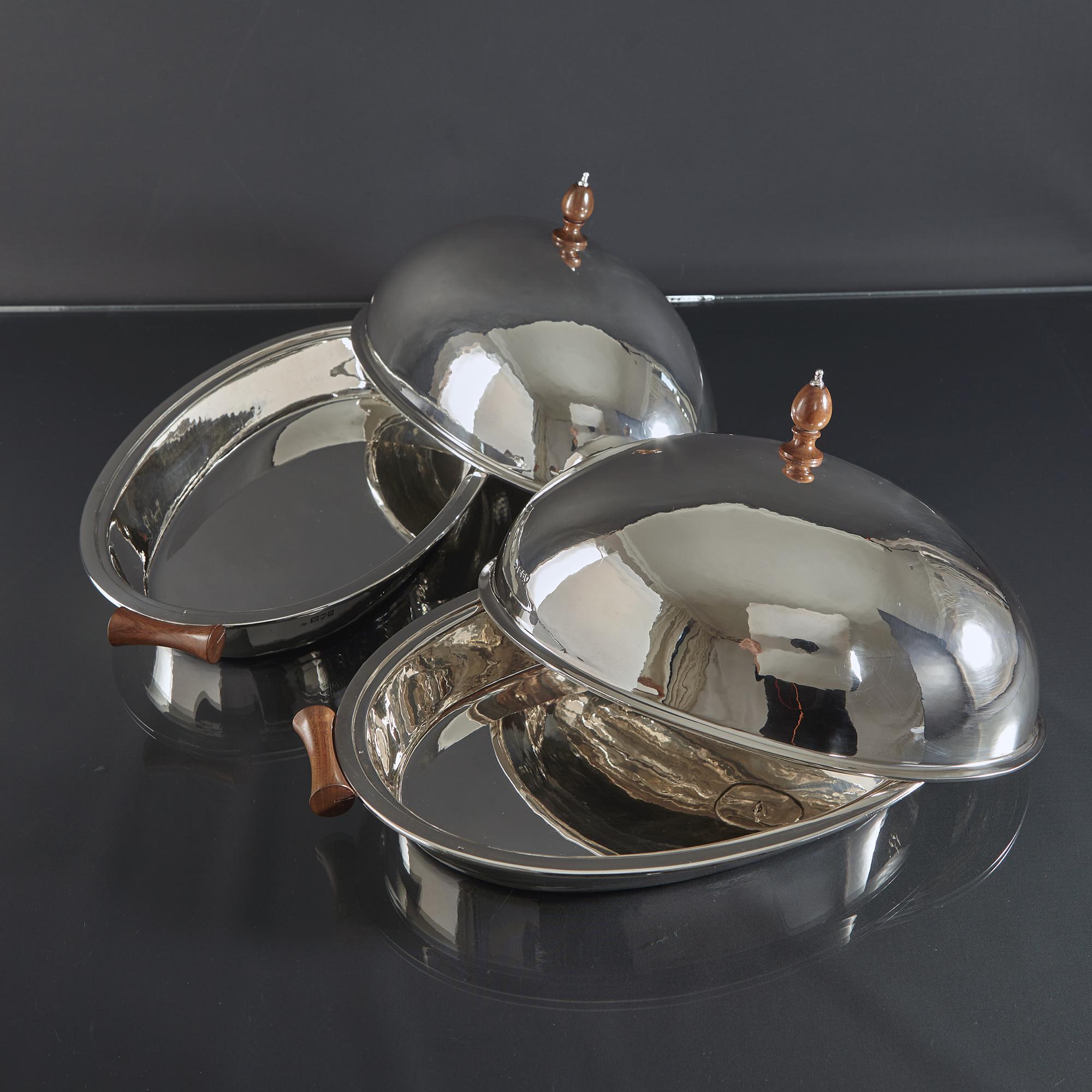English Pair of Edwardian Antique Silver Serving Dishes and Covers For Sale