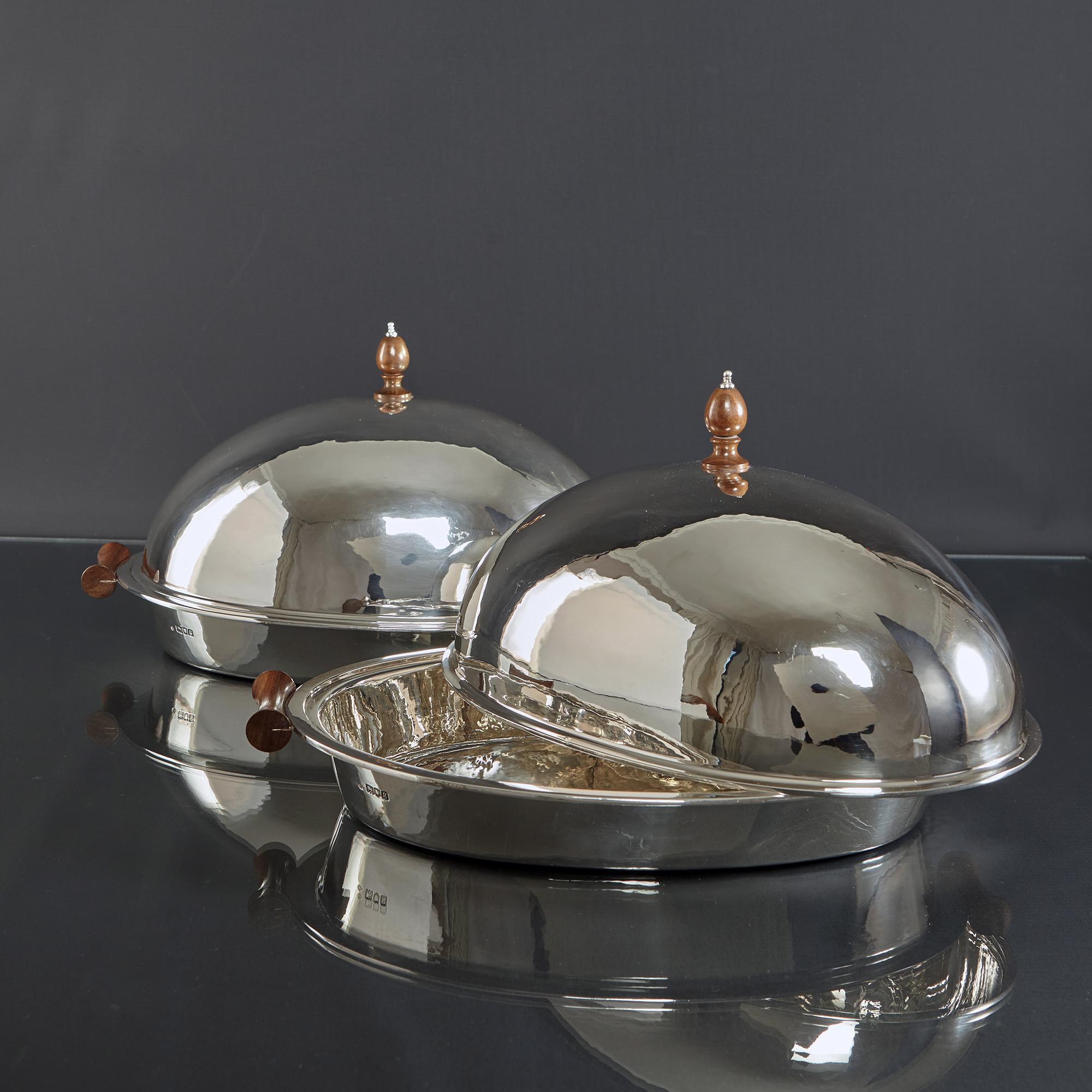 Pair of Edwardian Antique Silver Serving Dishes and Covers In Good Condition For Sale In London, GB