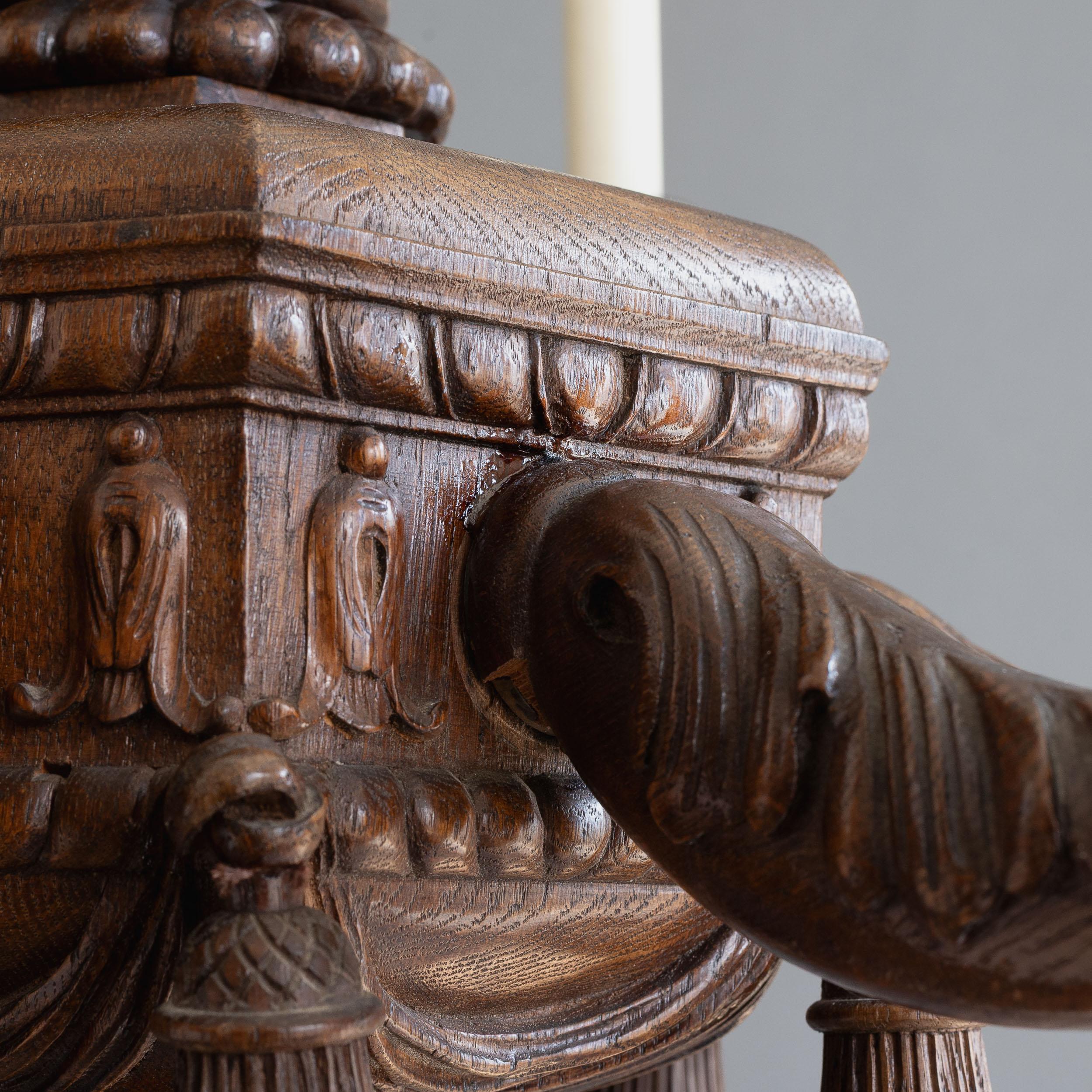 Coppia di lampadari edoardiani intagliati in Oak in stile barocco in vendita 6