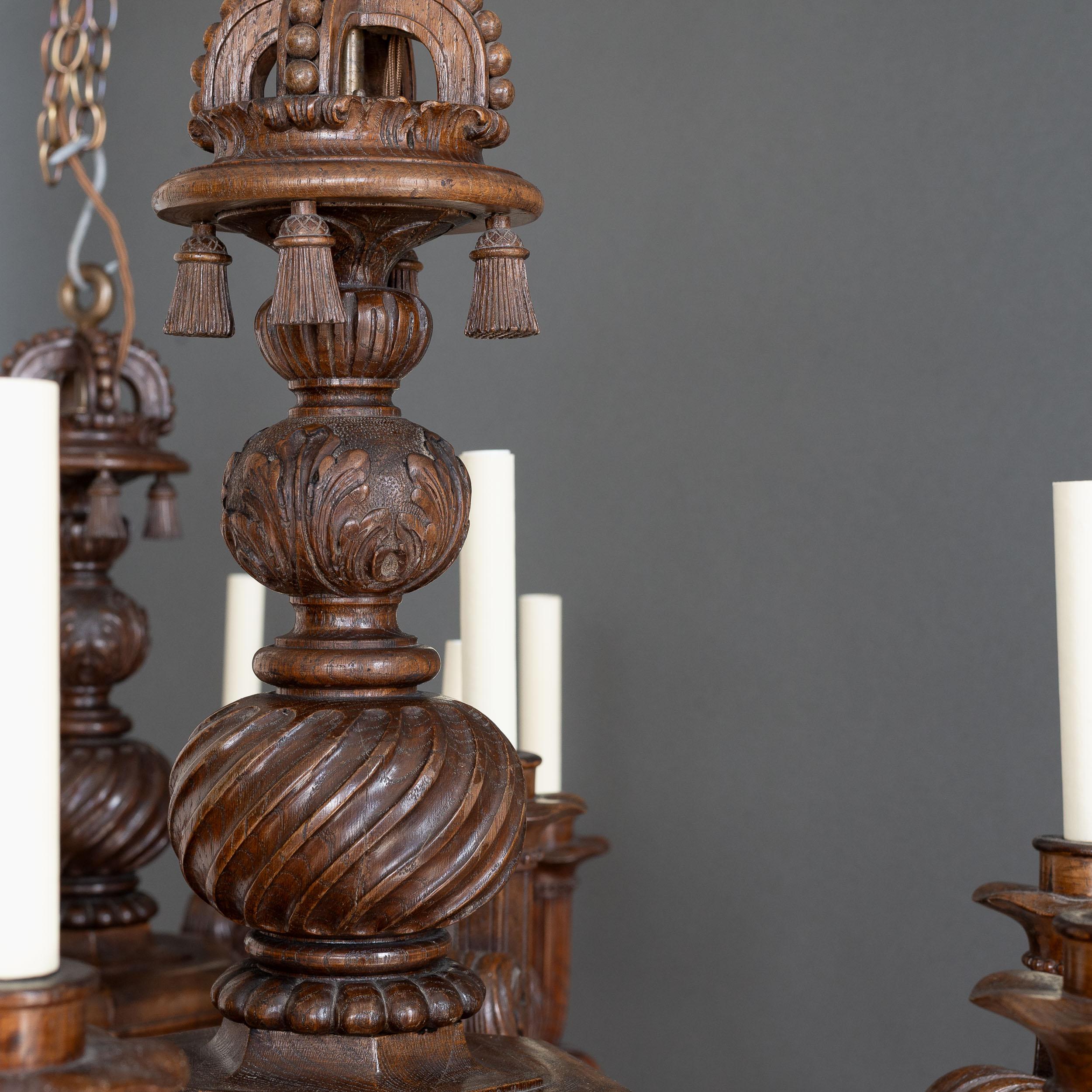 Coppia di lampadari edoardiani intagliati in Oak in stile barocco in vendita 10