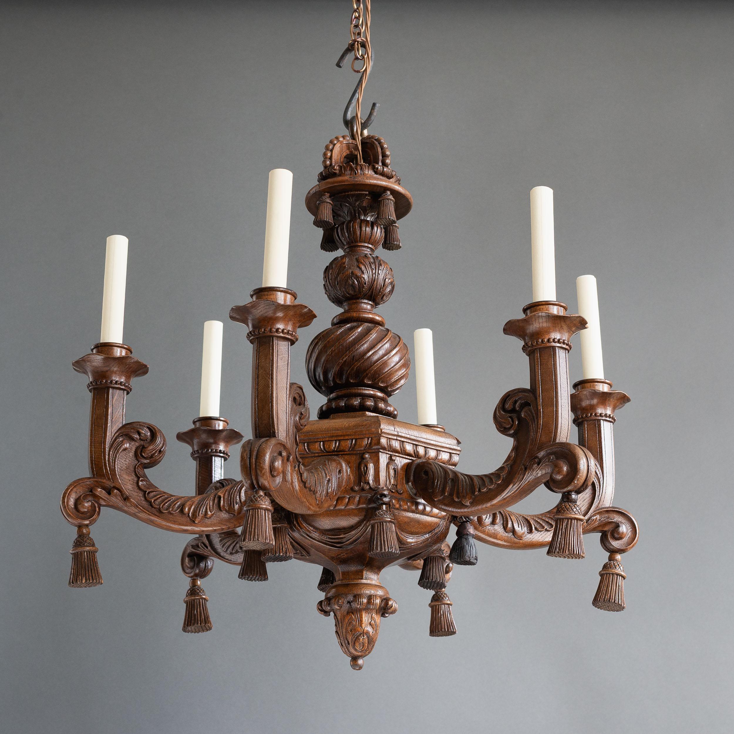 Britannico Coppia di lampadari edoardiani intagliati in Oak in stile barocco in vendita