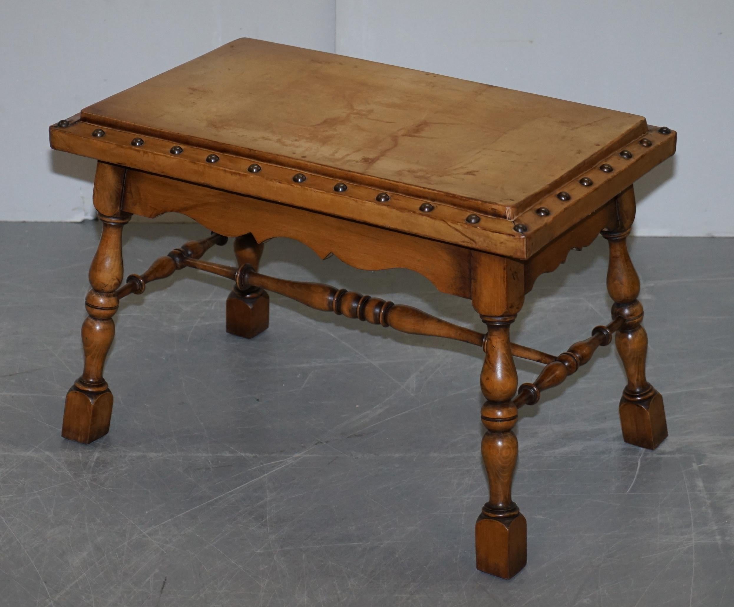 Pair of Edwardian circa 1910 English Oak and Leather Large Side Tables Studded 7