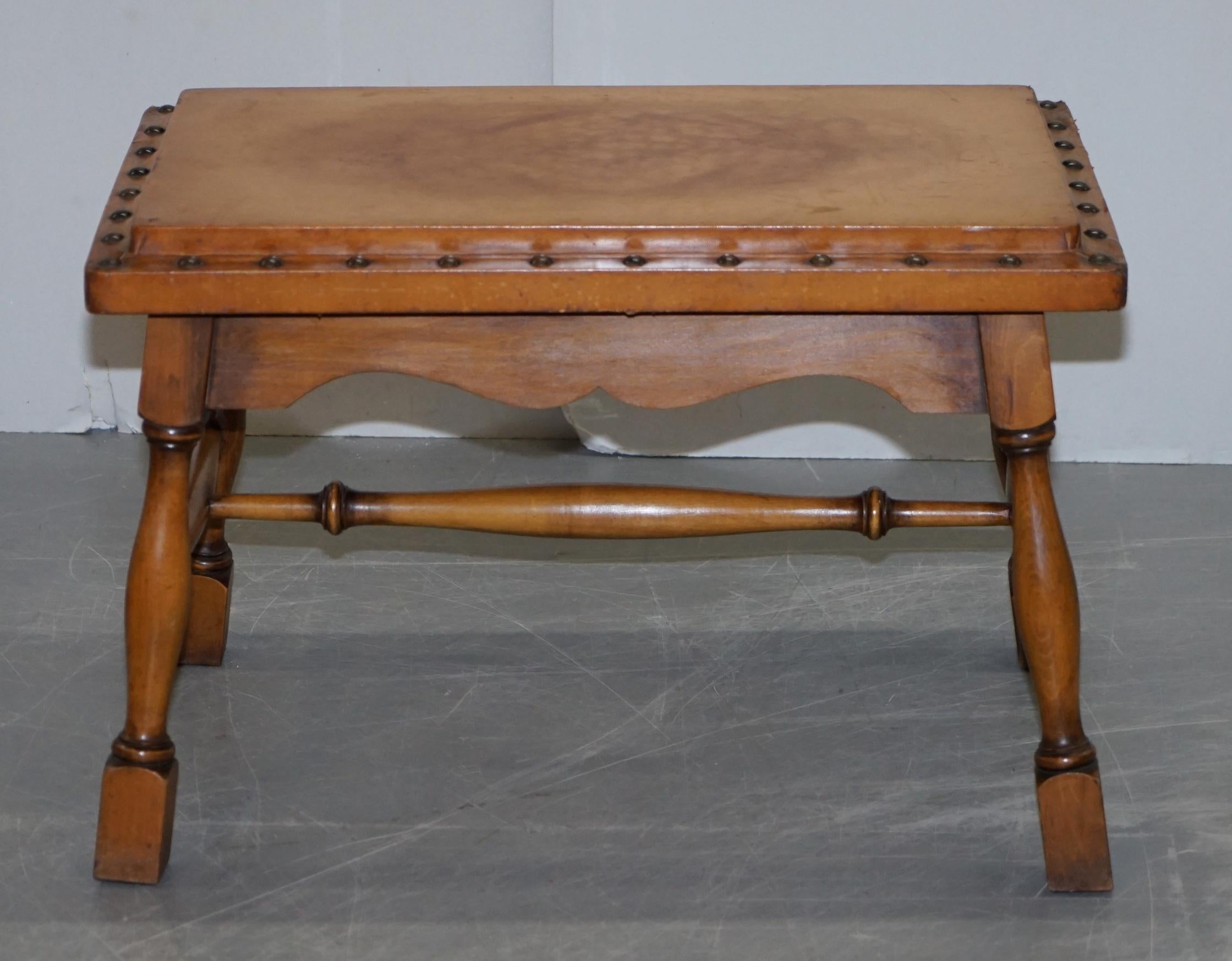 Hand-Carved Pair of Edwardian circa 1910 English Oak and Leather Large Side Tables Studded