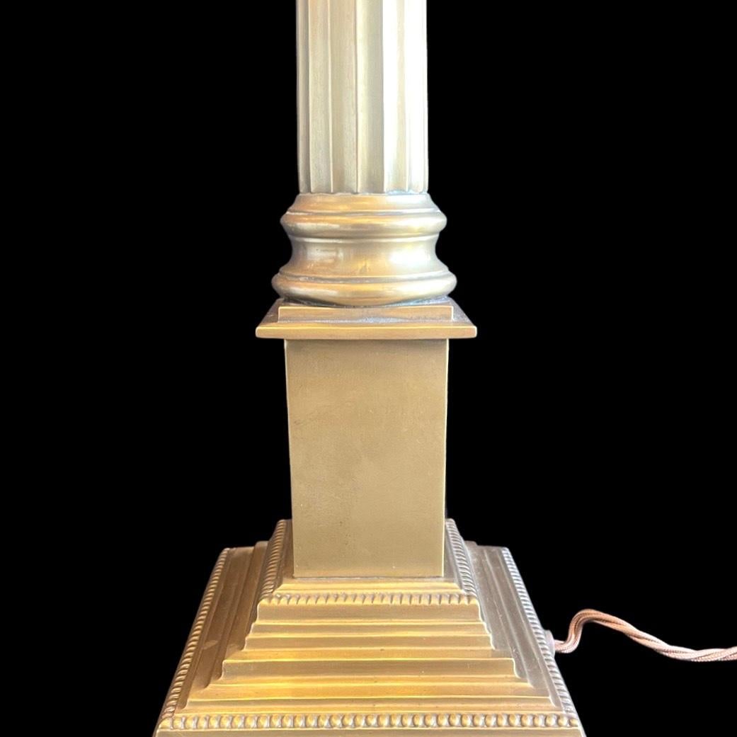 Paar edwardianische korinthische Bronze-Säulen-Tischlampen (19. Jahrhundert) im Angebot