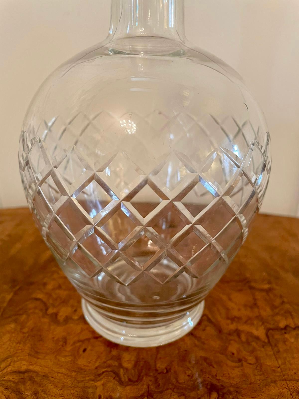 Début du 20ème siècle Paire de carafes en verre taillé de style édouardien en vente