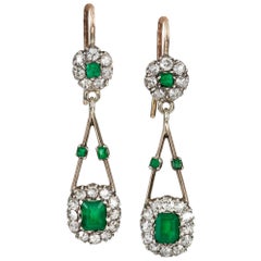 Paire de boucles d'oreilles édouardiennes en émeraudes et diamants