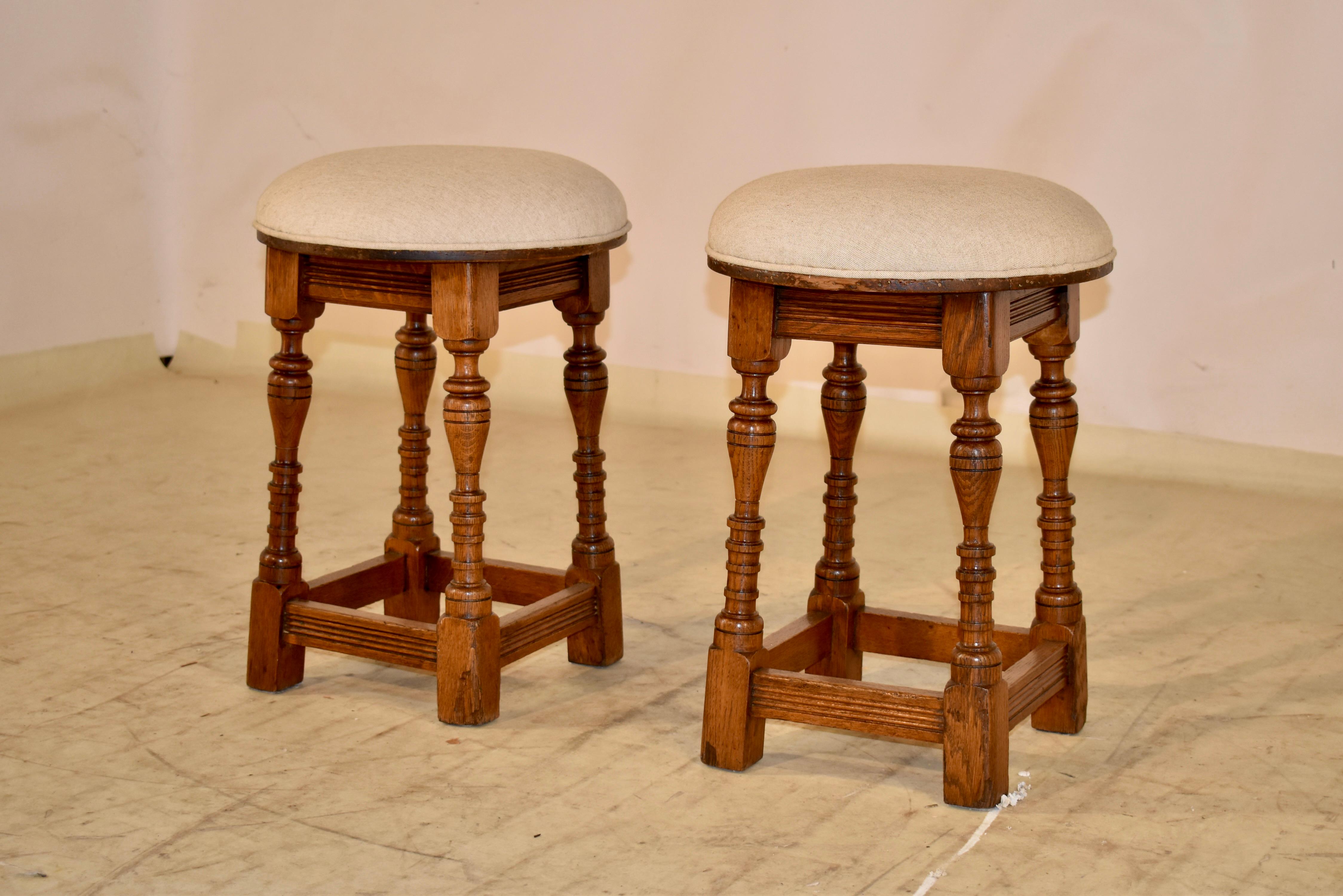Pair of Edwardian English Upholstered Stools In Good Condition For Sale In High Point, NC