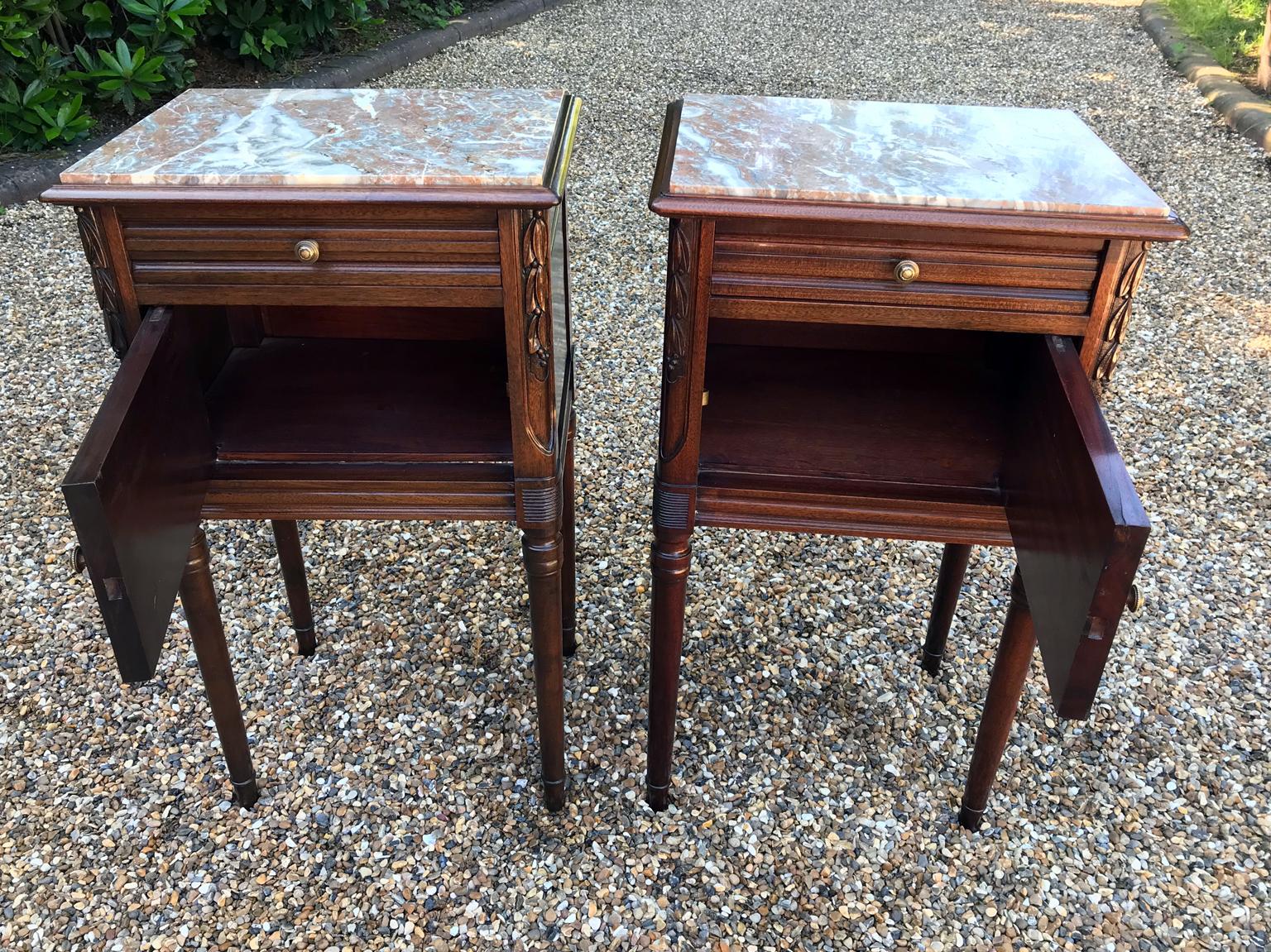 Pair of Edwardian French Mahogany Bedside Tables In Good Condition In Richmond, London, Surrey