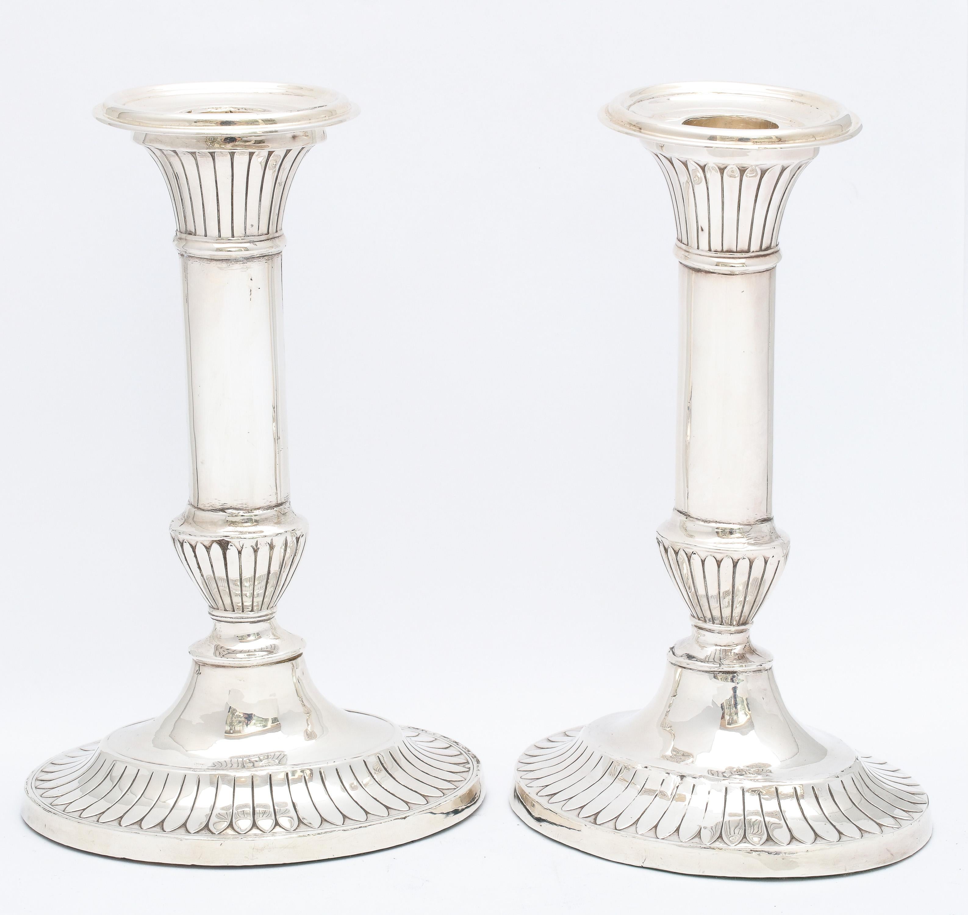 English Pair of Edwardian George III-Style Sterling Silver Candlesticks, Mappin & Webb
