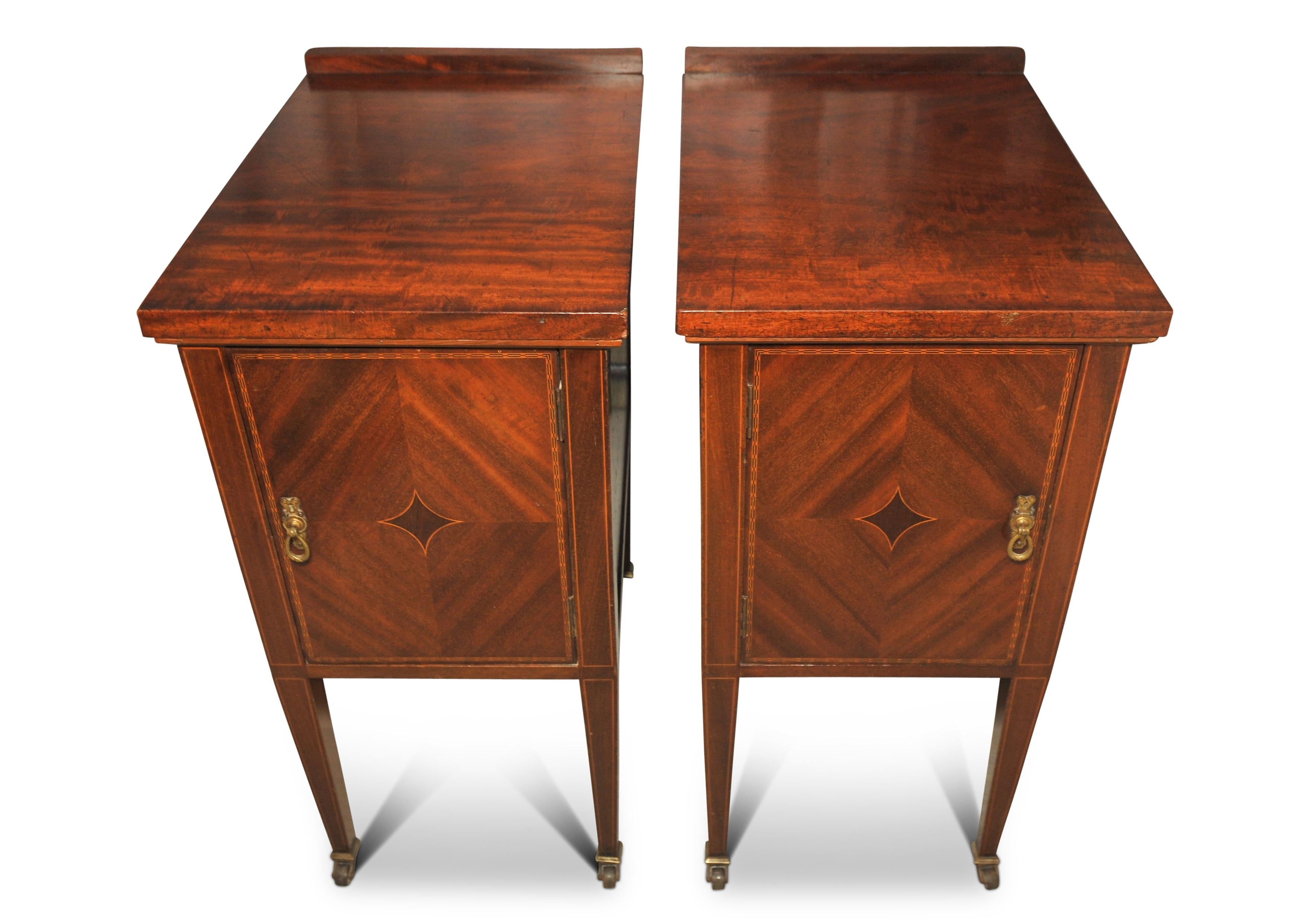 Pair of Edwardian Handcrafted Flame Mahogany Veneer Nightstands / Pot Cupboards In Good Condition For Sale In High Wycombe, GB