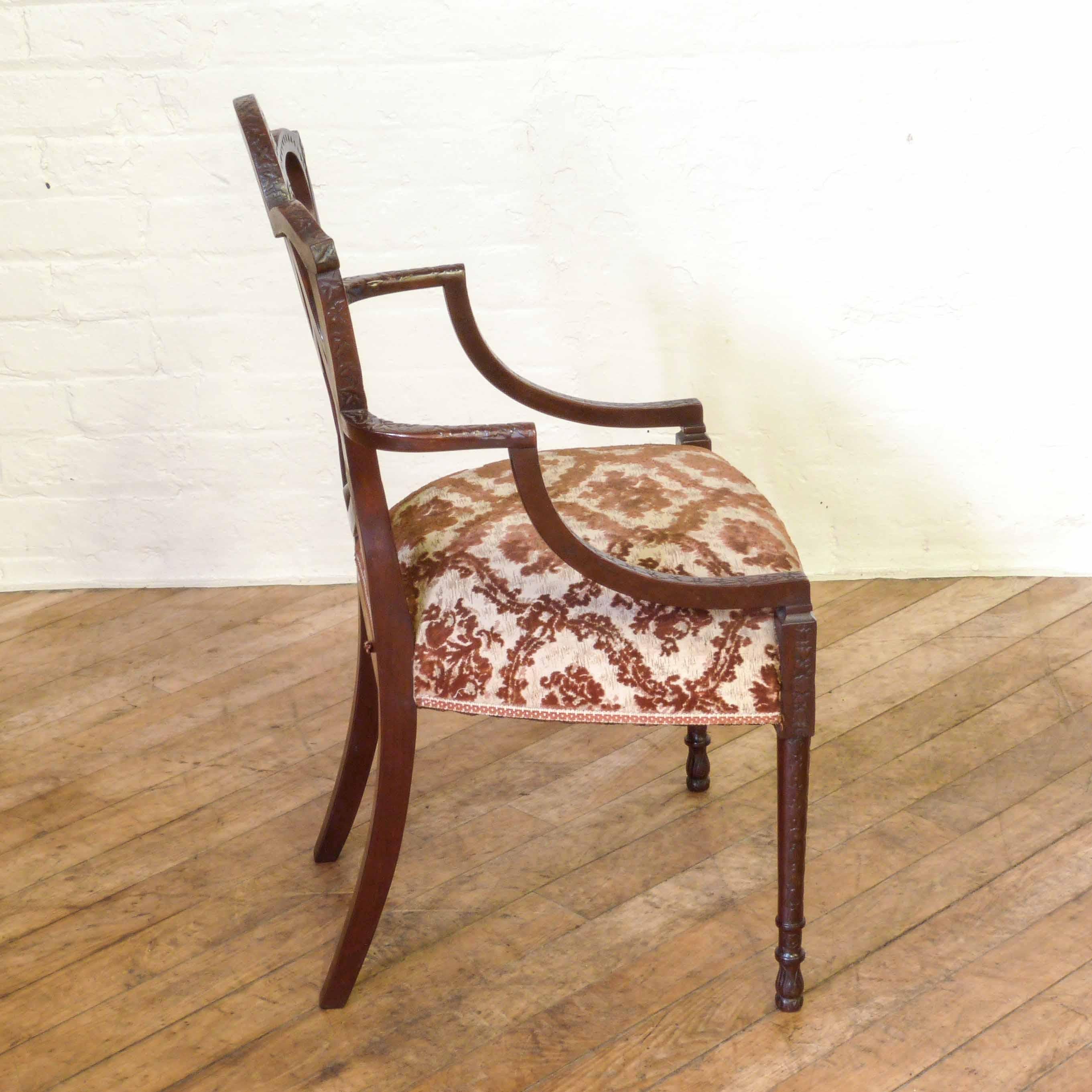 Paar edwardianische Mahagoni-Sessel im Hepplewhite-Stil im Angebot 4