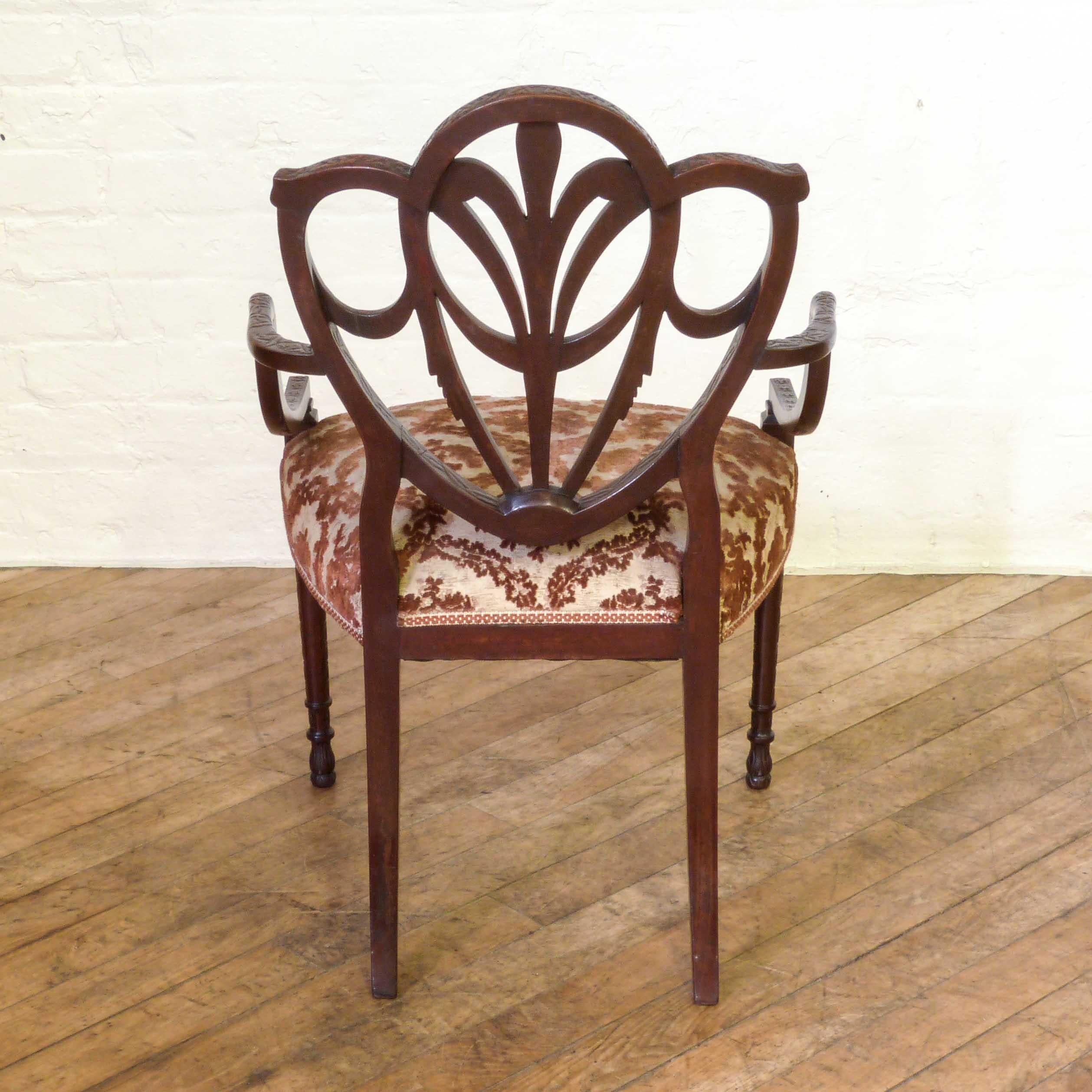 Paar edwardianische Mahagoni-Sessel im Hepplewhite-Stil im Angebot 2