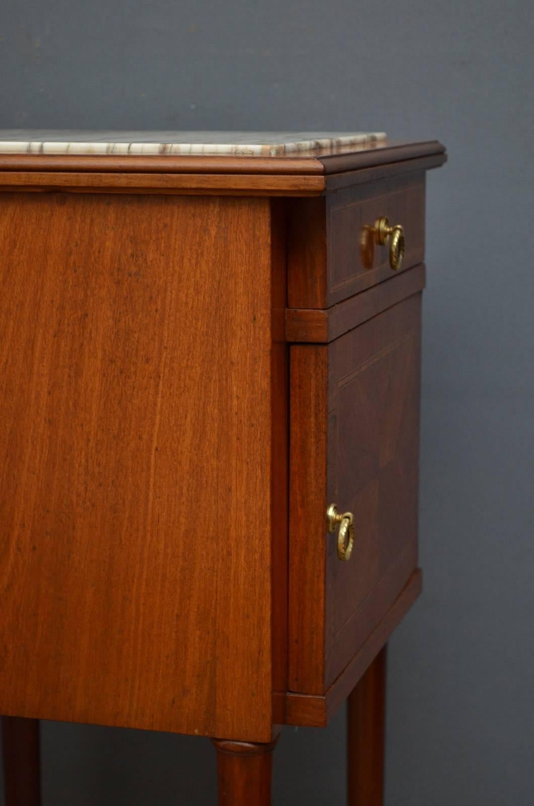 Early 20th Century Pair of Edwardian Mahogany Bedside Cabinets