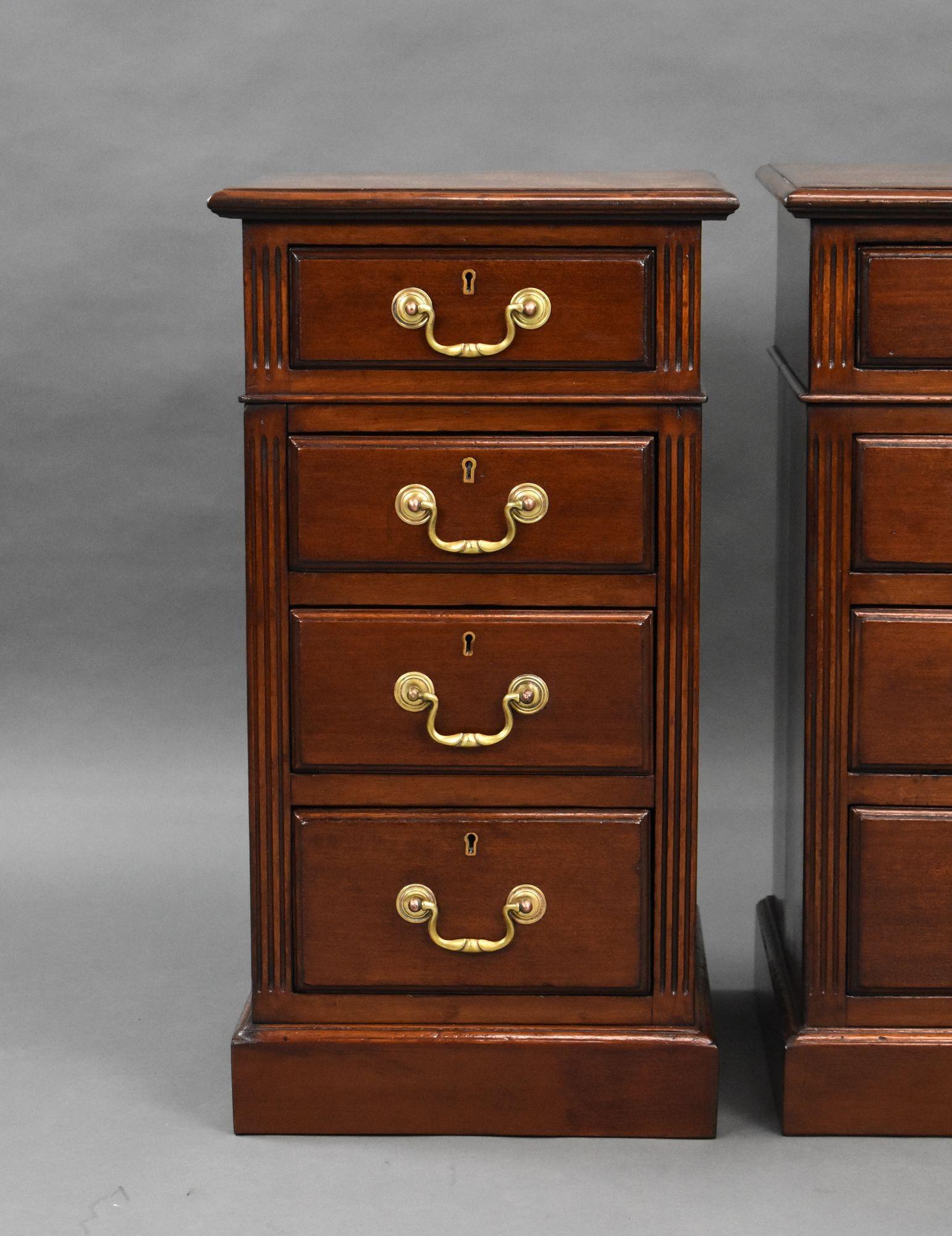 Pair of Edwardian Mahogany Bedside Chests In Good Condition For Sale In Chelmsford, Essex