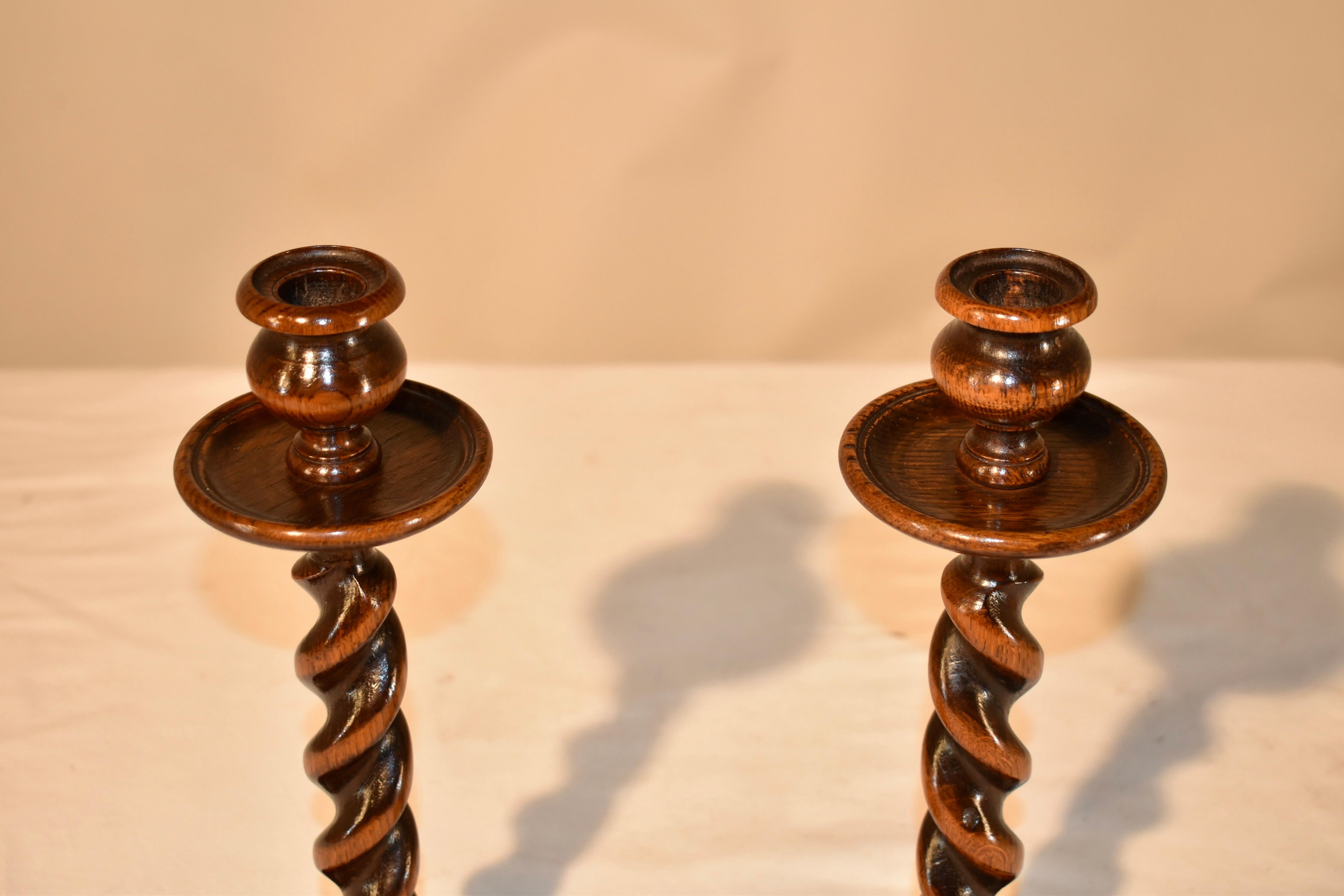 Coppia di candelabri edoardiani in Oak, CIRCA 1900 In condizioni buone in vendita a High Point, NC