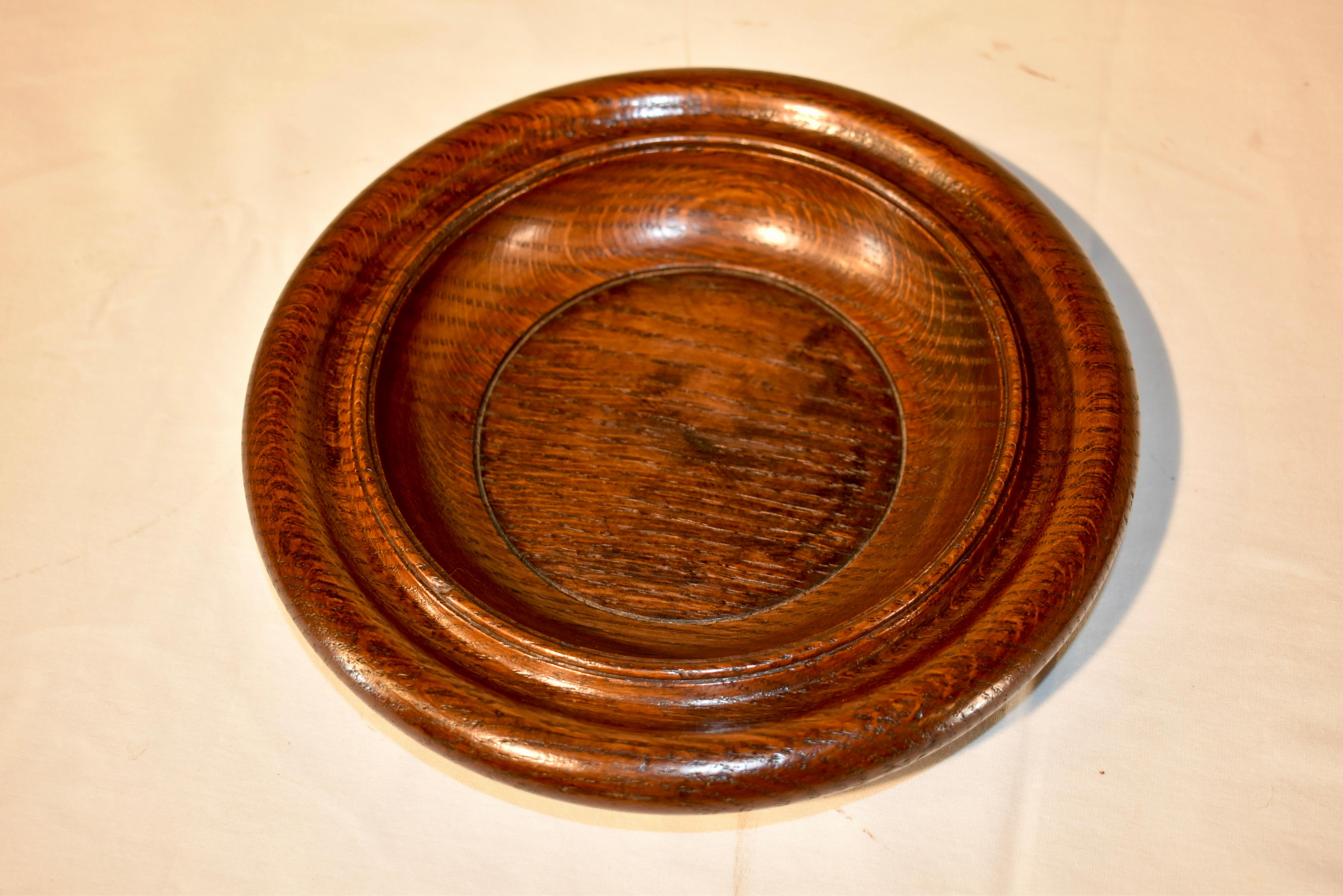 Pair of Edwardian Oak Coasters In Good Condition For Sale In High Point, NC