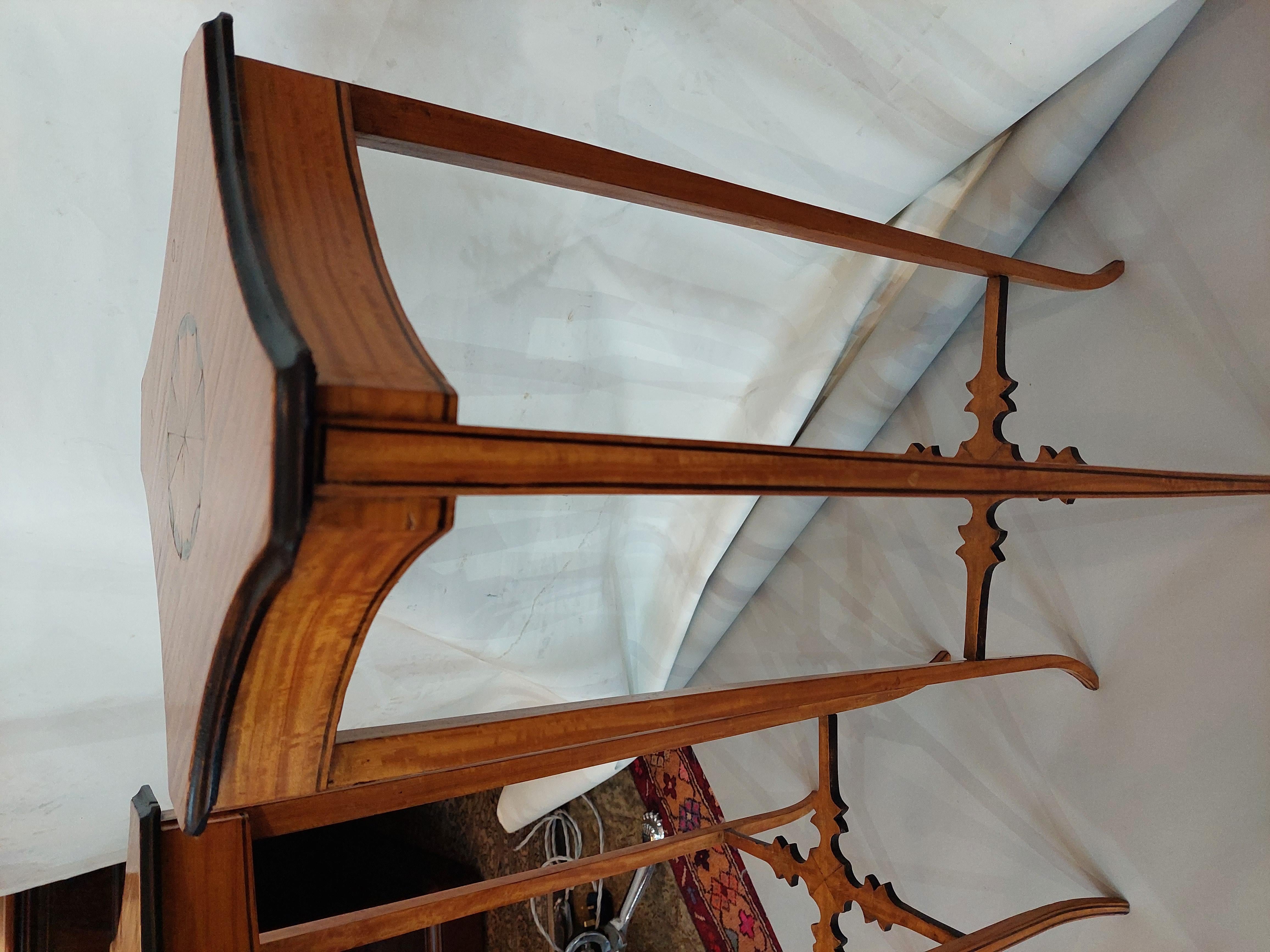 Paar edwardianische Tische aus Satinholz im Sheraton Revival im Zustand „Gut“ im Angebot in Altrincham, GB