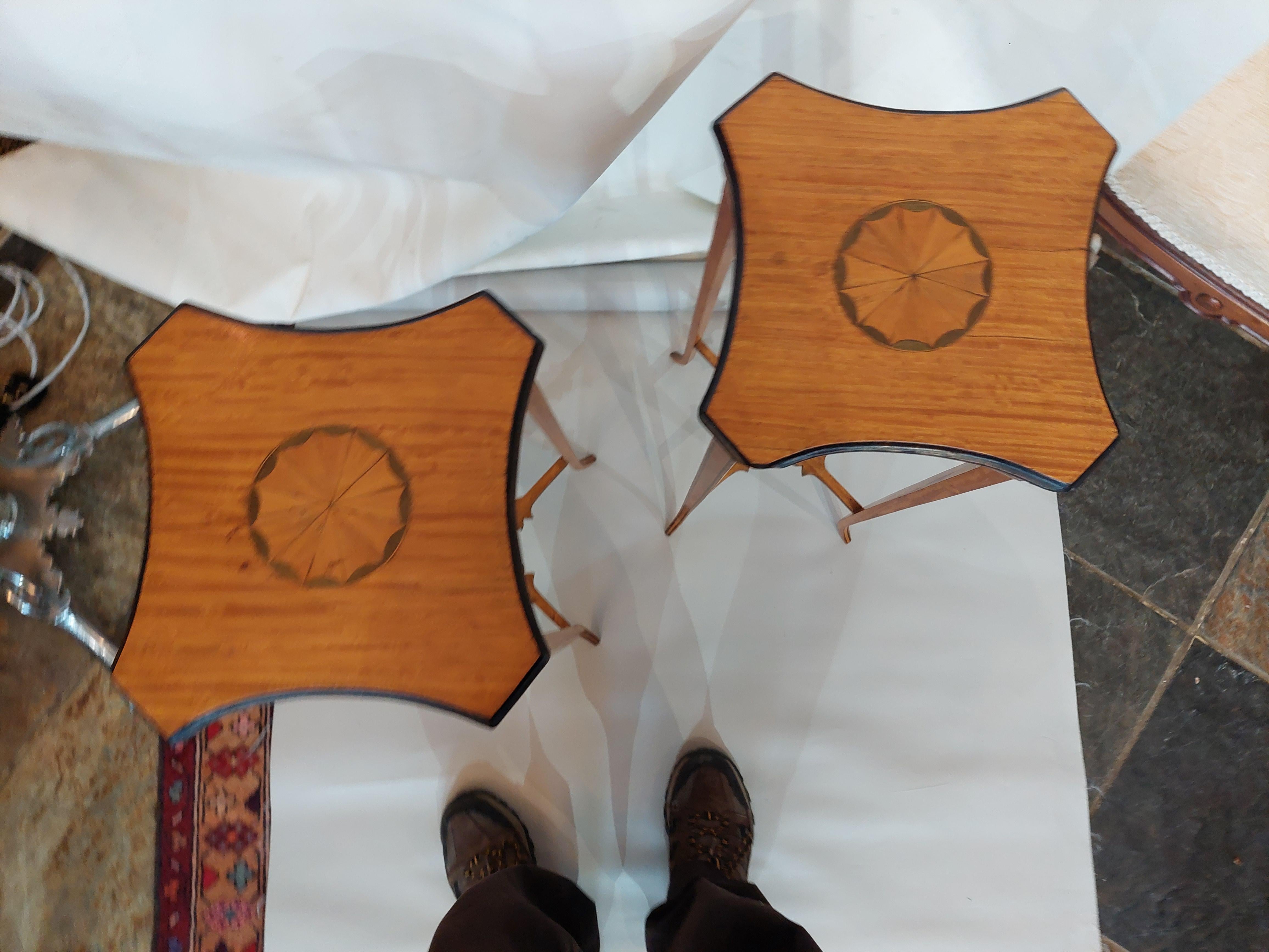 Paar edwardianische Tische aus Satinholz im Sheraton Revival im Angebot 1