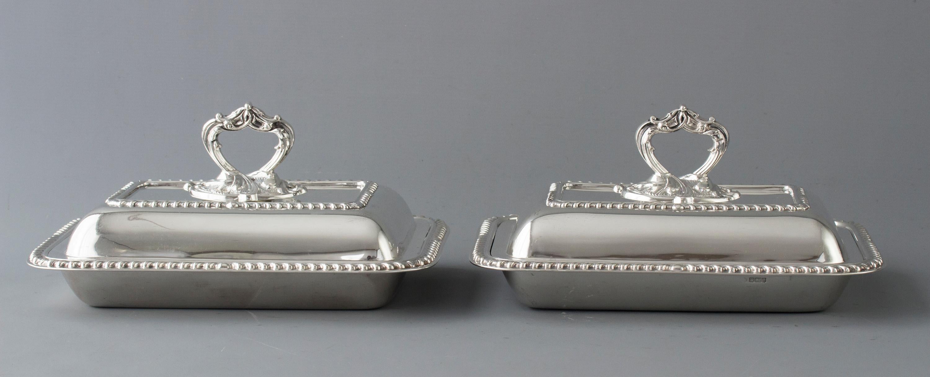 Pair of Edwardian Silver Entree Dishes Sheffield, 1902 In Good Condition In Cornwall, GB