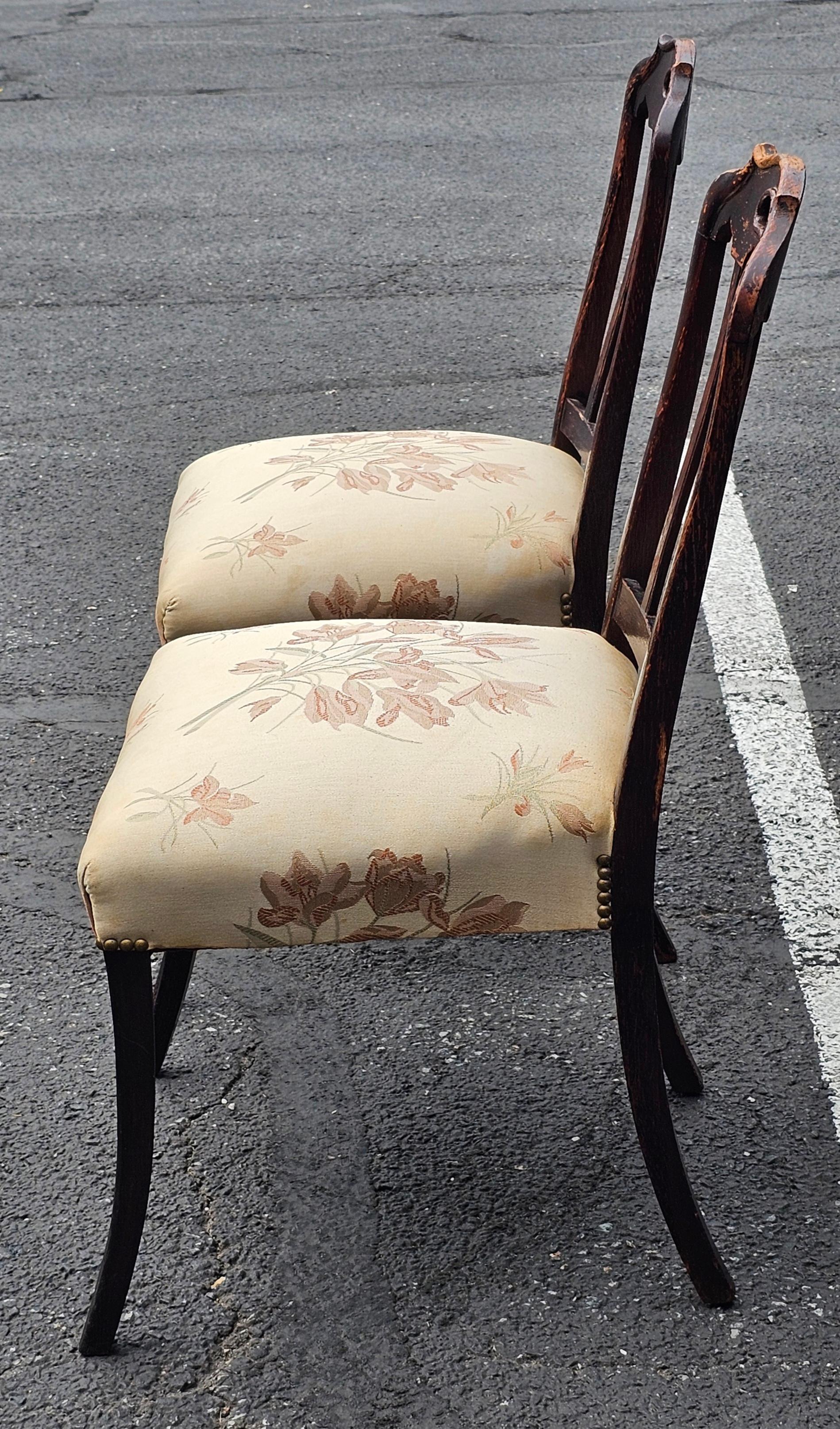 Edoardiano Coppia di poltrone edoardiane in Oak macchiato e imbottite, CIRCA 1900 in vendita