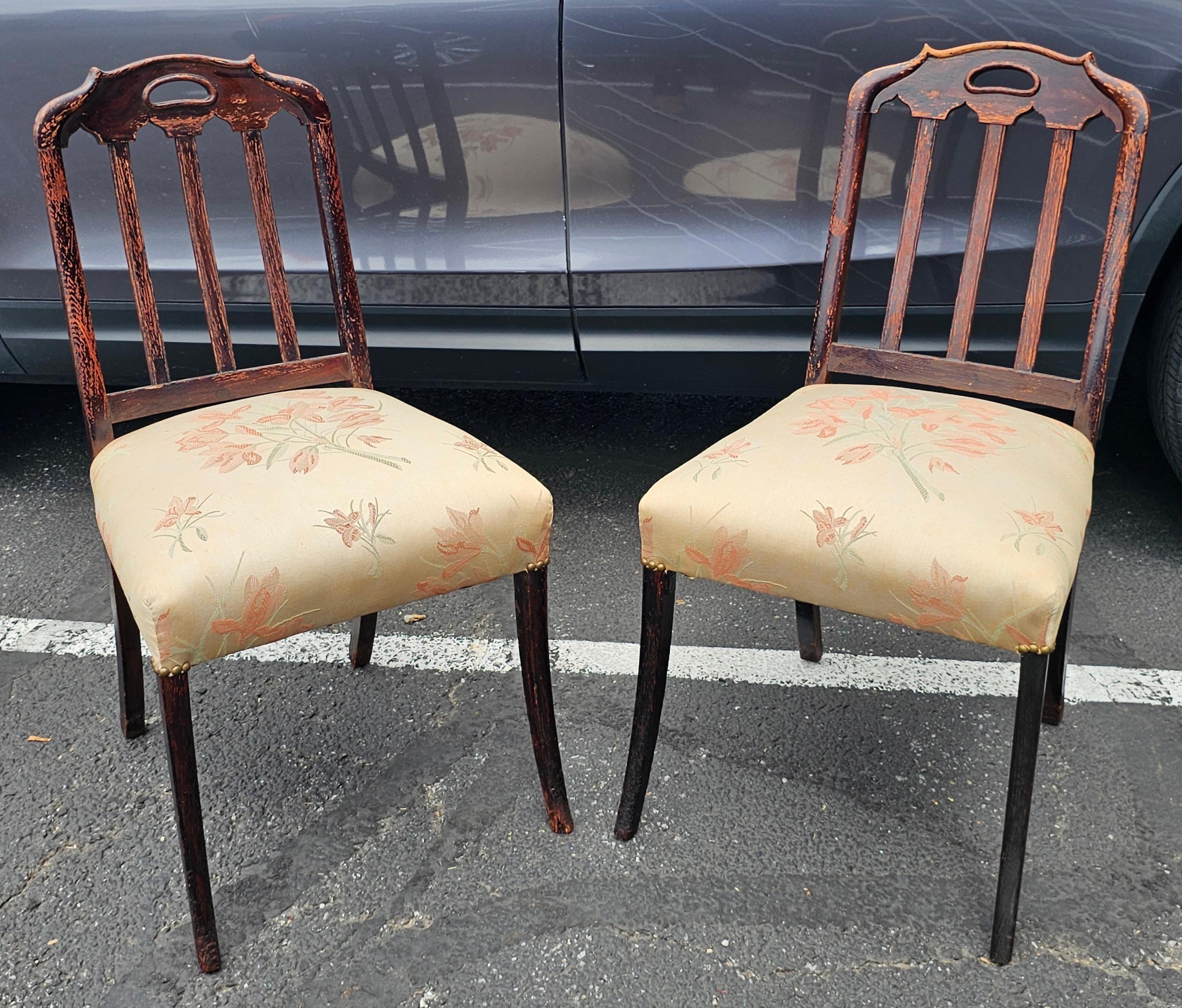 Mordenzato Coppia di poltrone edoardiane in Oak macchiato e imbottite, CIRCA 1900 in vendita
