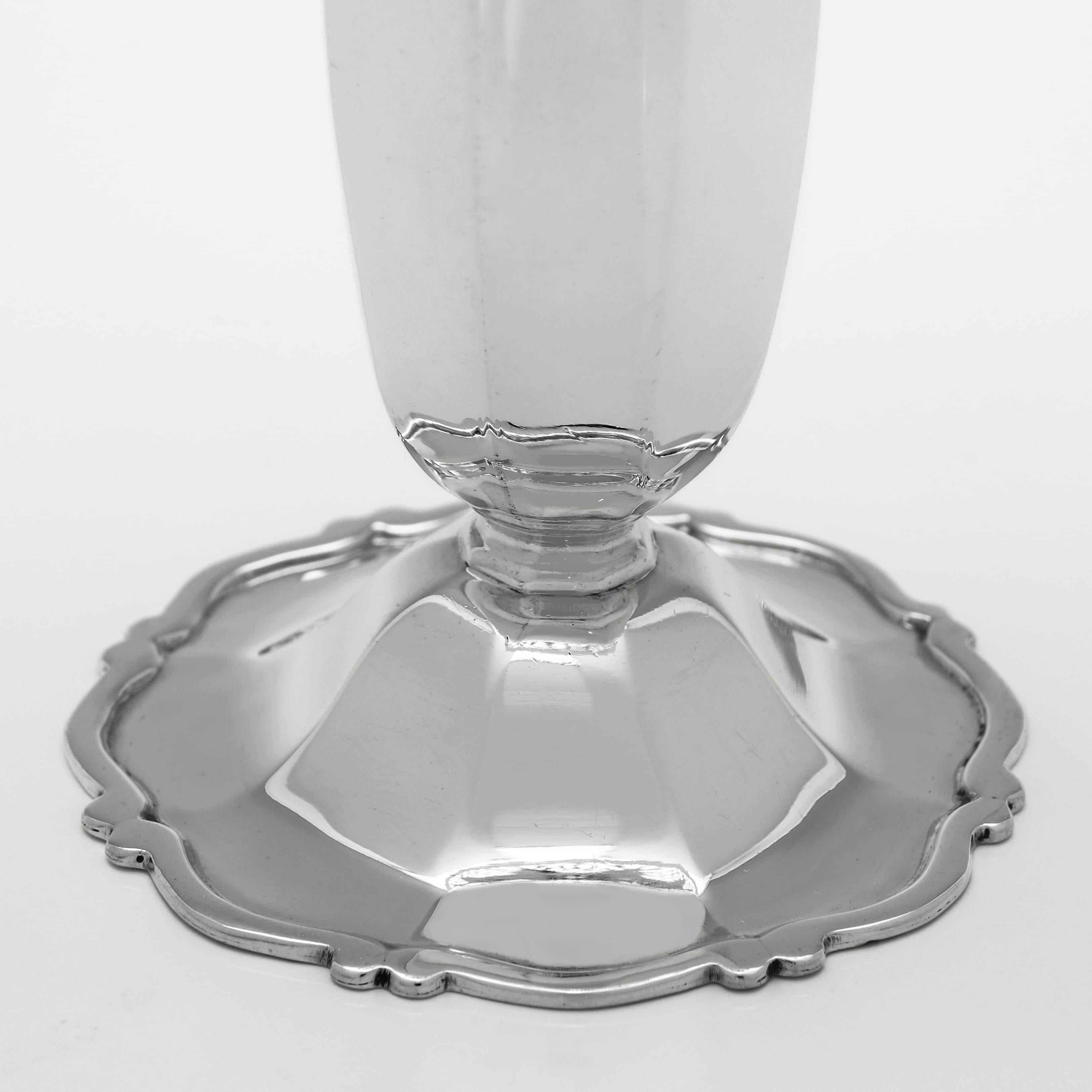Inglese Coppia di vasi in argento edoardiano realizzati nel 1902 da Elkington & Co. in vendita