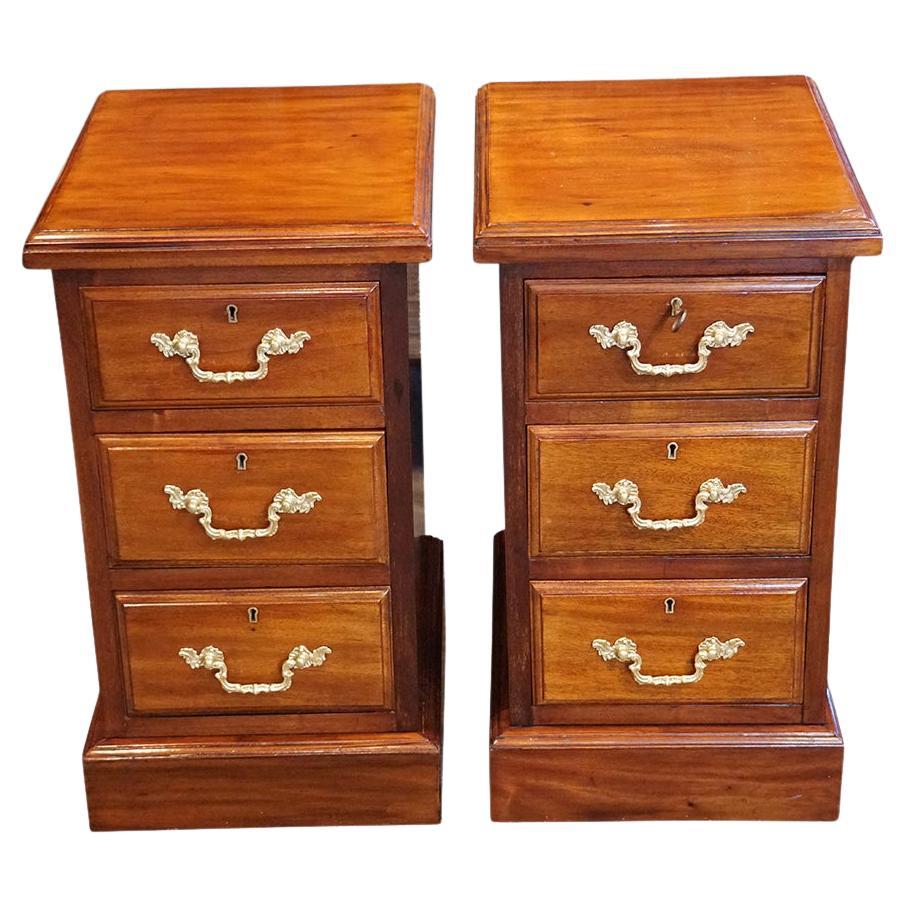 Pair of Edwardian walnut bedside chests For Sale