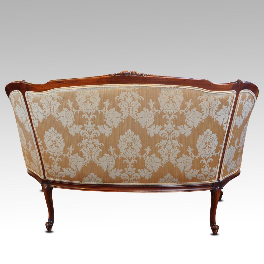 Paar kleine edwardianische Salon-Sofas aus Nussbaumholz im Angebot 3