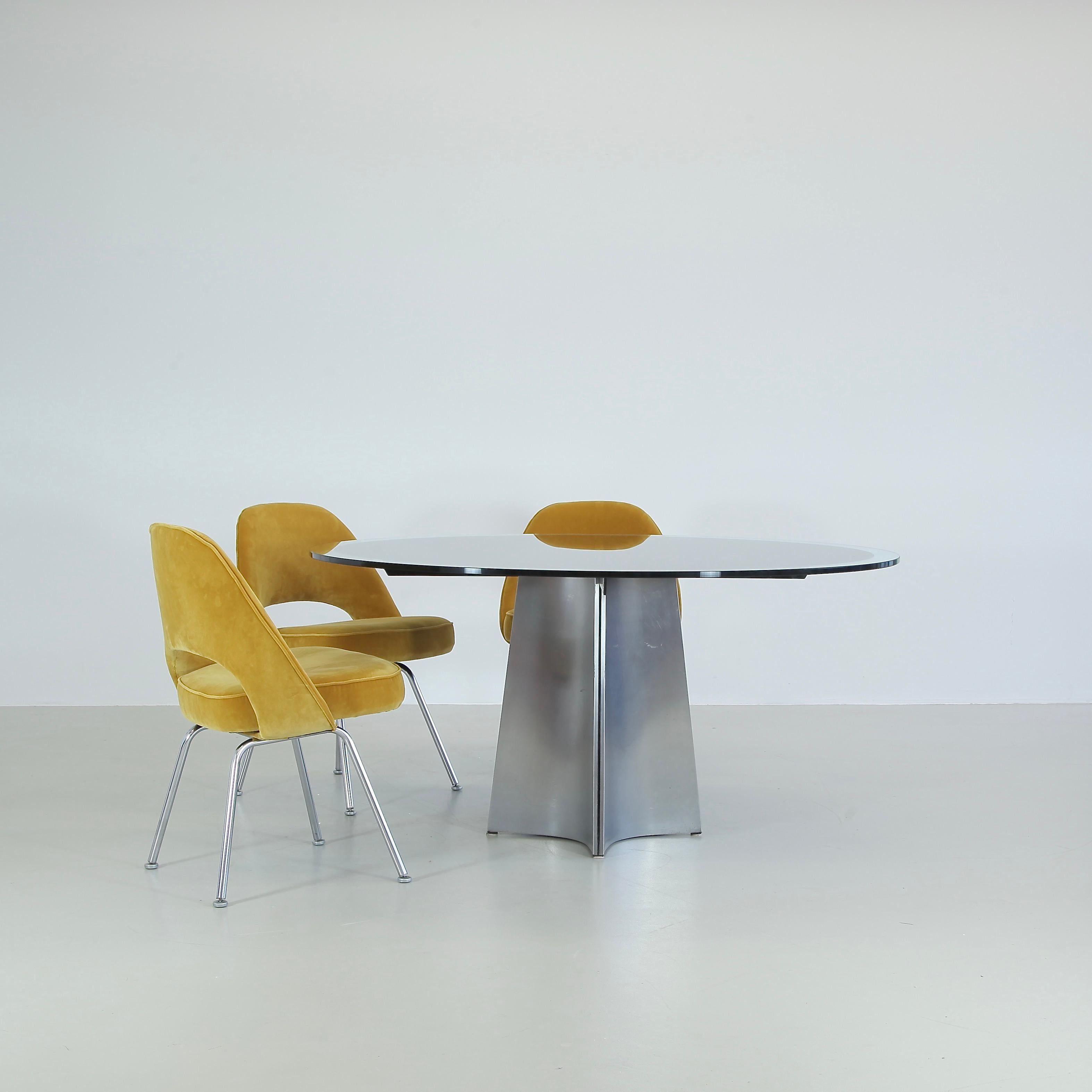 Pair of Eero Saarinen Conference Chairs, Knoll International For Sale 1