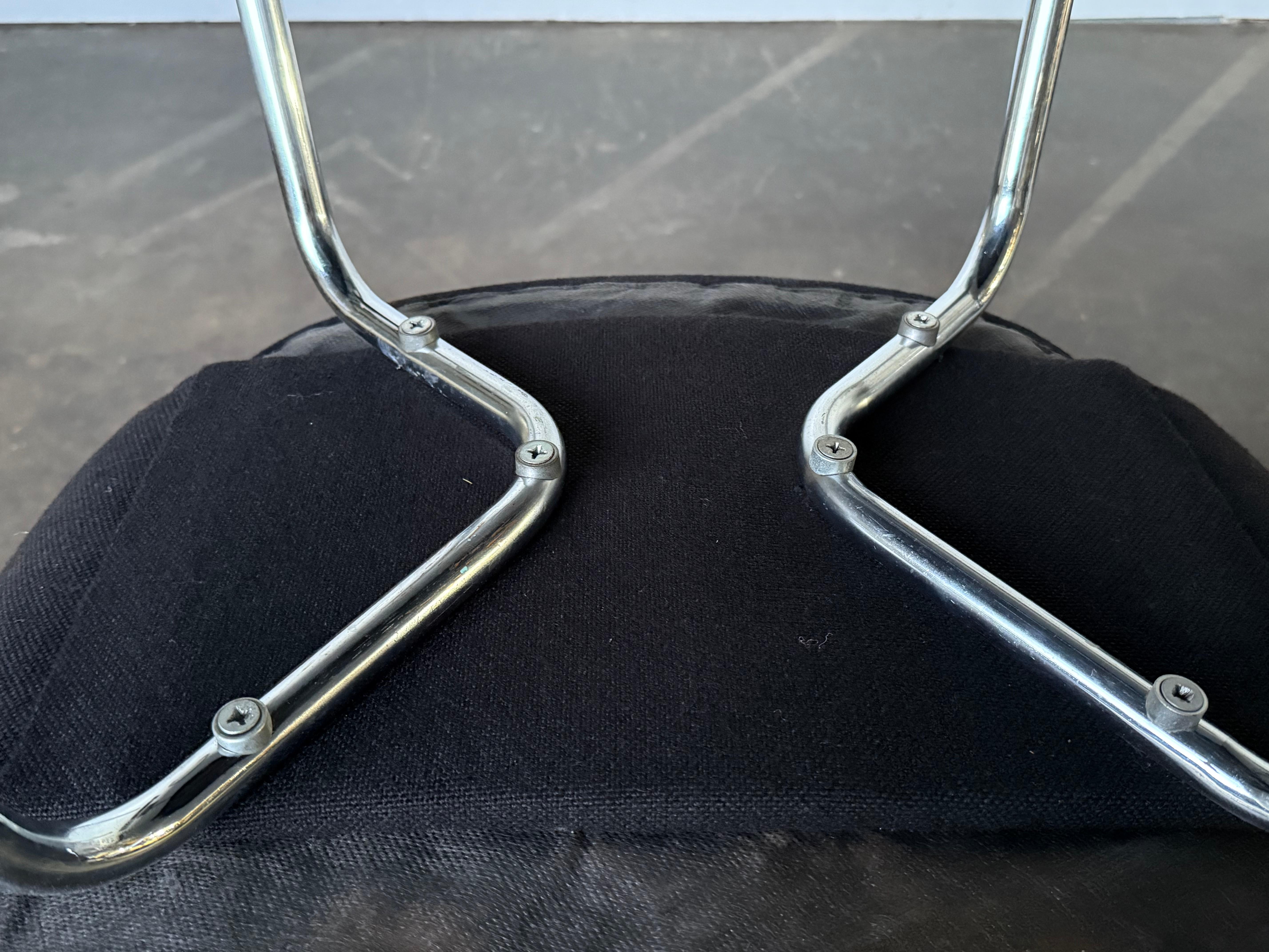Pair of Eero Saarinen Executive Armchairs for Knoll For Sale 6