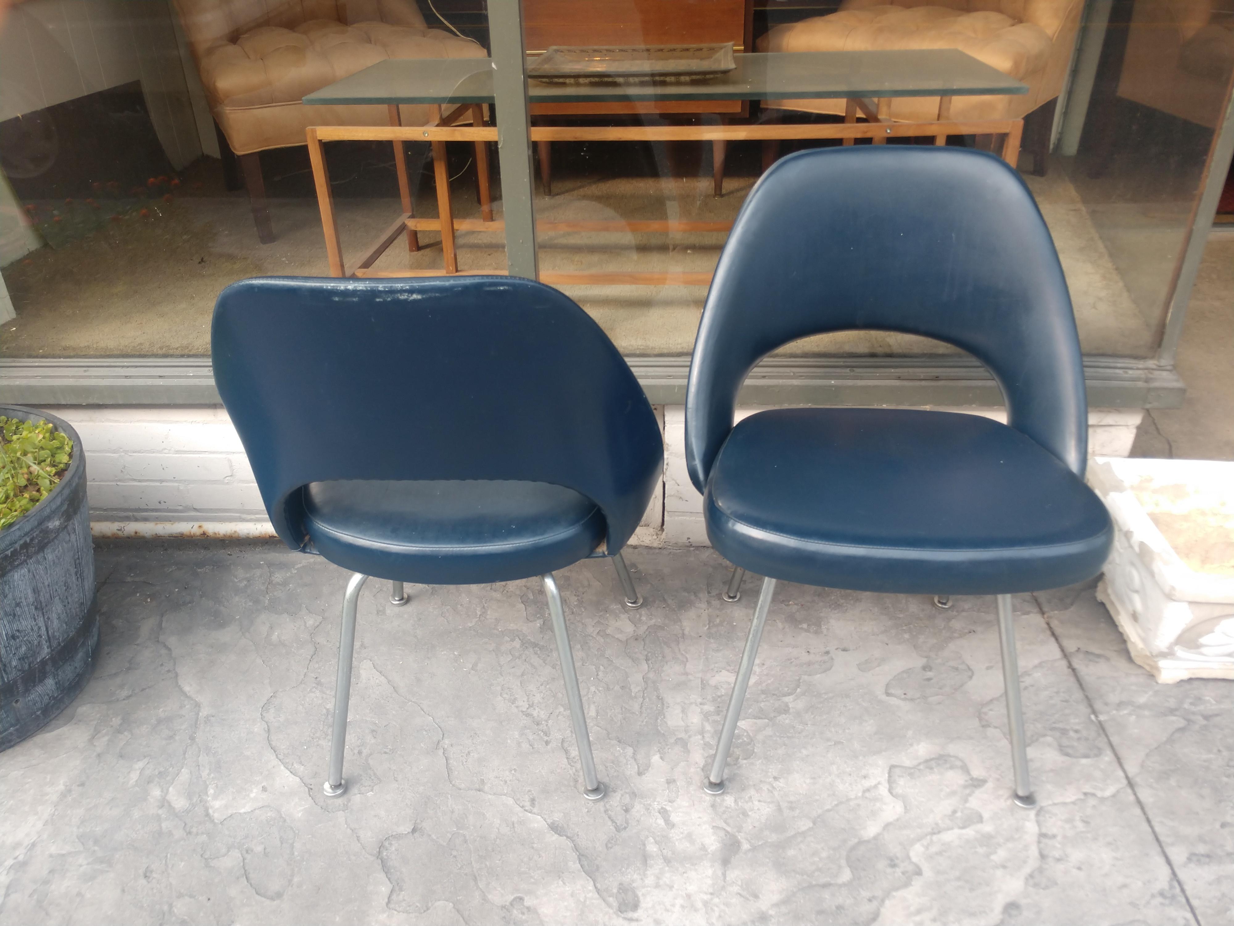 Pair of Eero Saarinen Executive Side Chairs In Good Condition For Sale In Port Jervis, NY