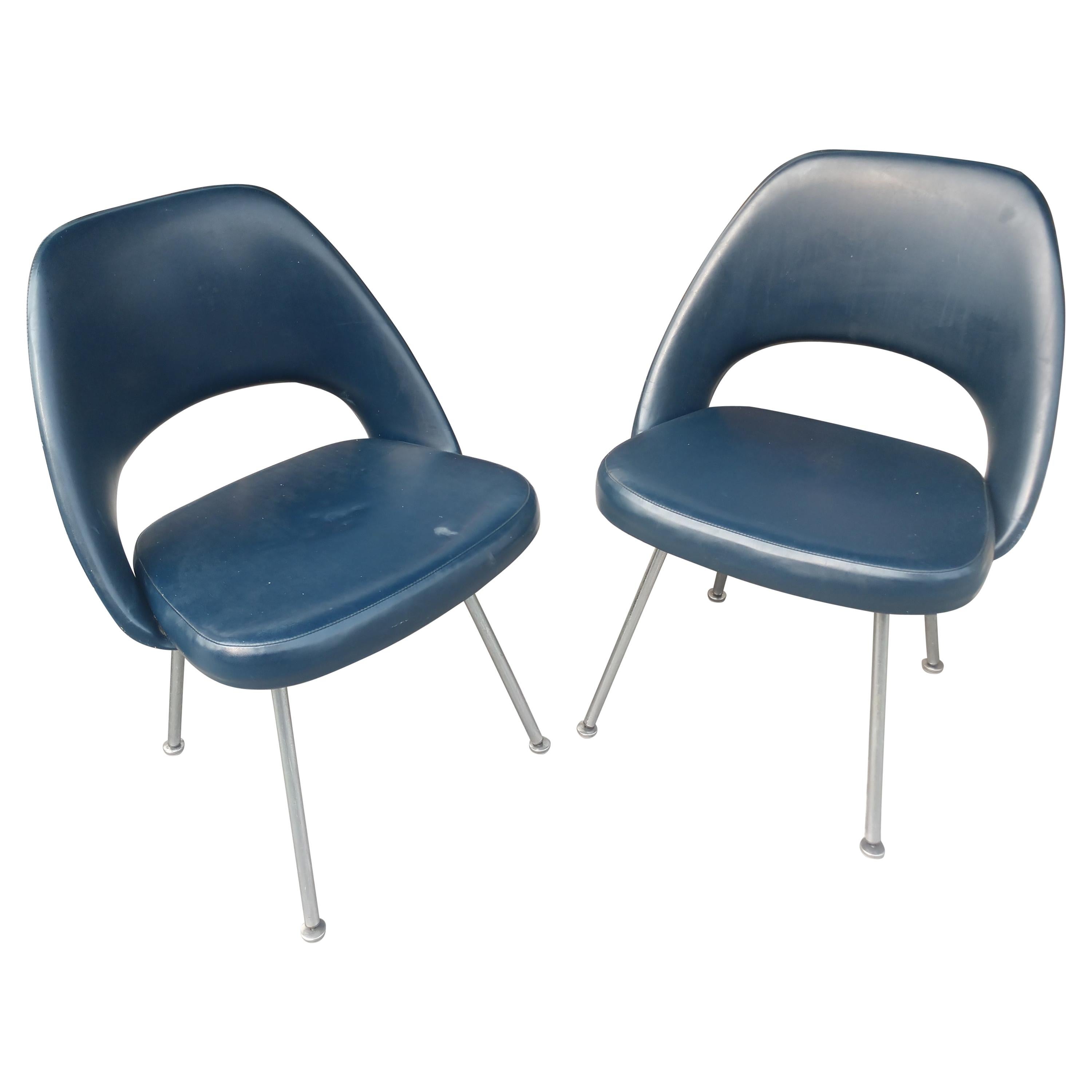 Pair of Saarinen executive side chairs by Knoll. Not signed but they came from the IBM building in East Fishkill NY. Sold and priced as a pair. Vinyl fabric could use an update. Seat hgt is 18.25. Can be parcel posted.