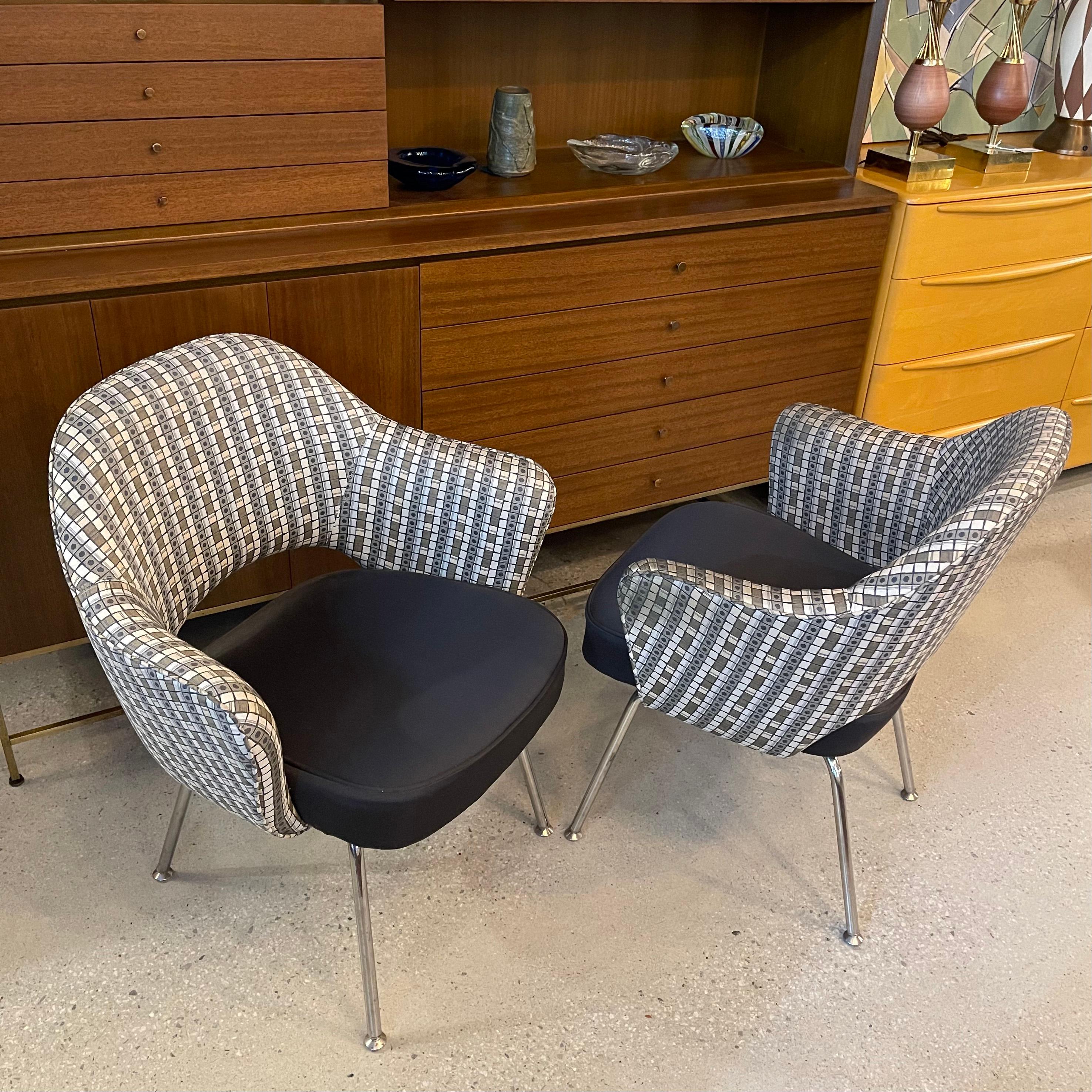 Pair of Eero Saarinen For Knoll Executive Armchairs For Sale 3