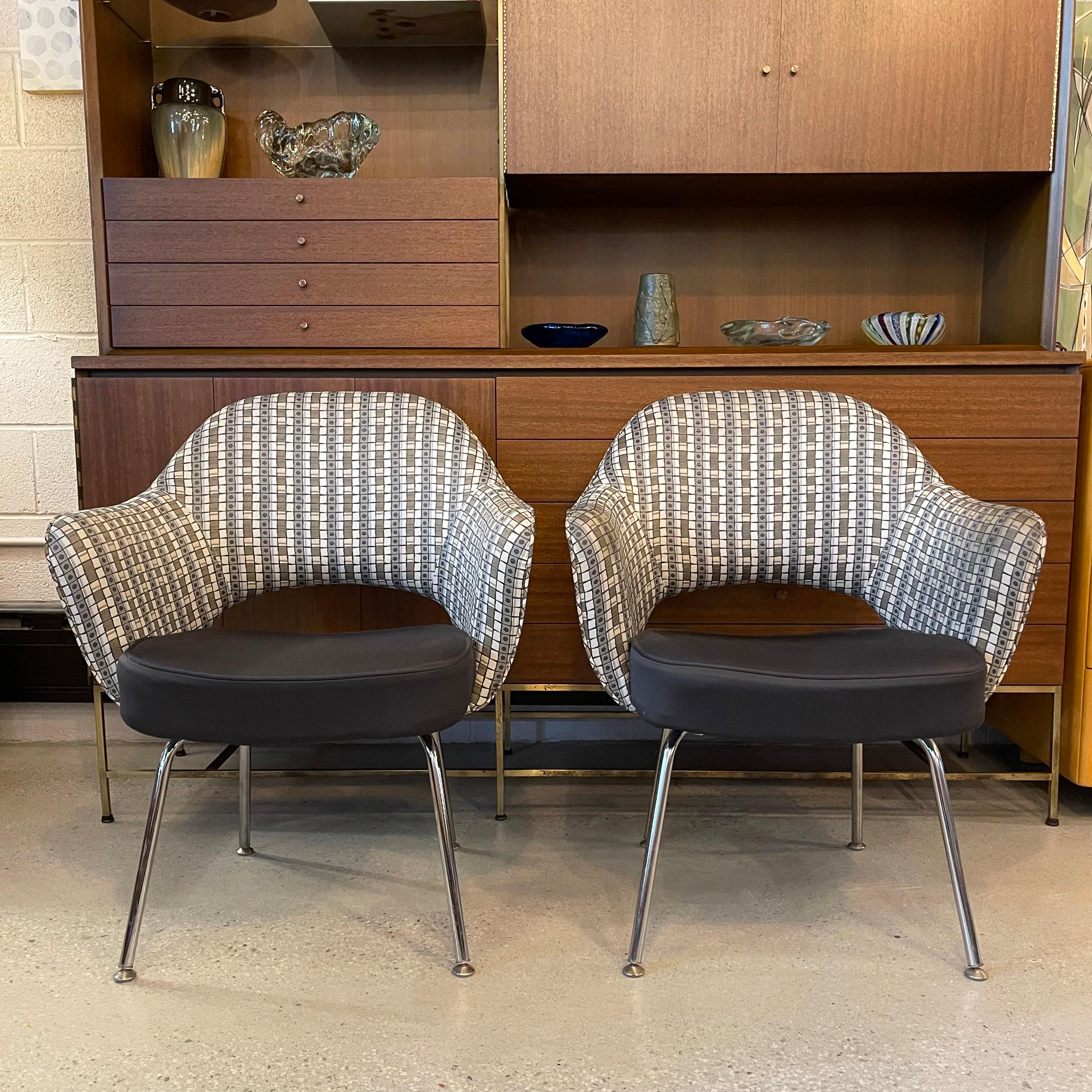 Pair of executive armchairs by Eero Saarinen for Knoll feature black nylon seats with contrasting geometric print backs. These iconic chairs are extrememly comfortable and are the epitome of mid-century modern design. 