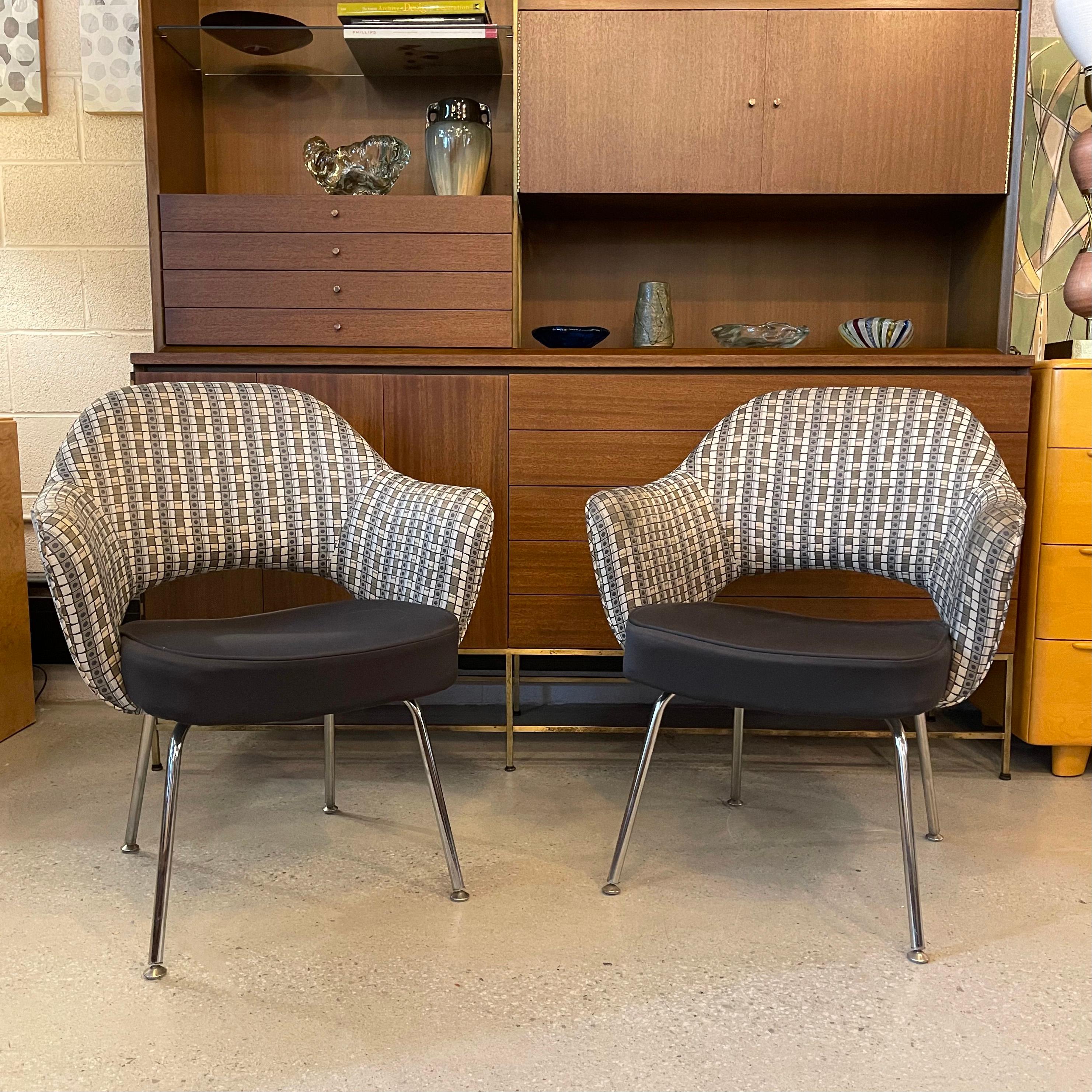 Mid-Century Modern Pair of Eero Saarinen For Knoll Executive Armchairs For Sale