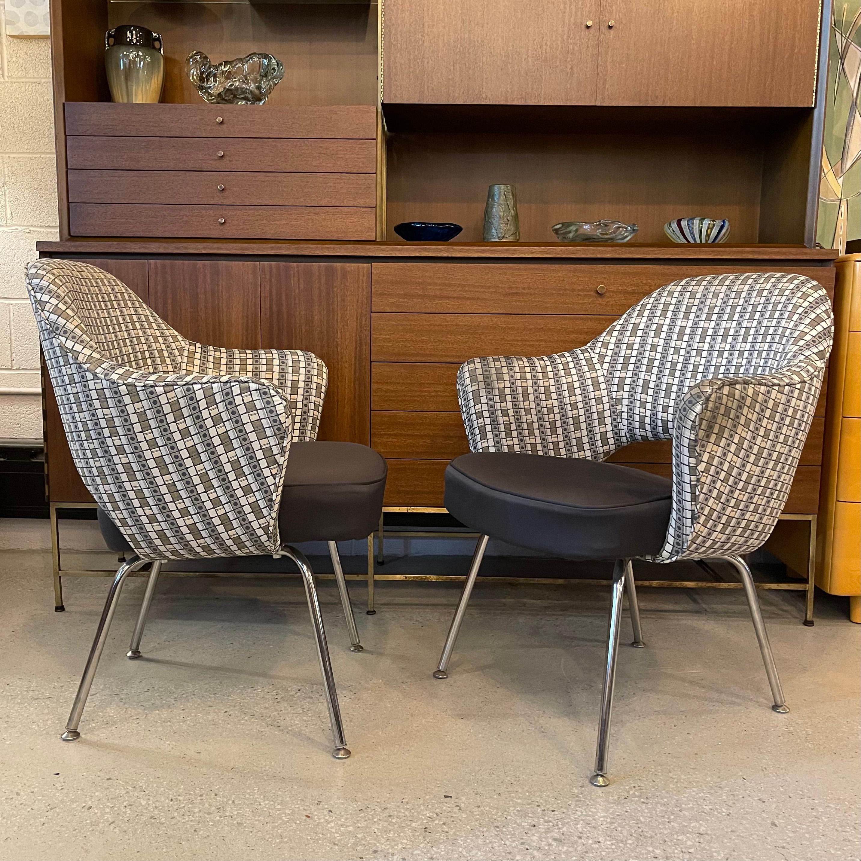 Pair of Eero Saarinen For Knoll Executive Armchairs In Good Condition For Sale In Brooklyn, NY