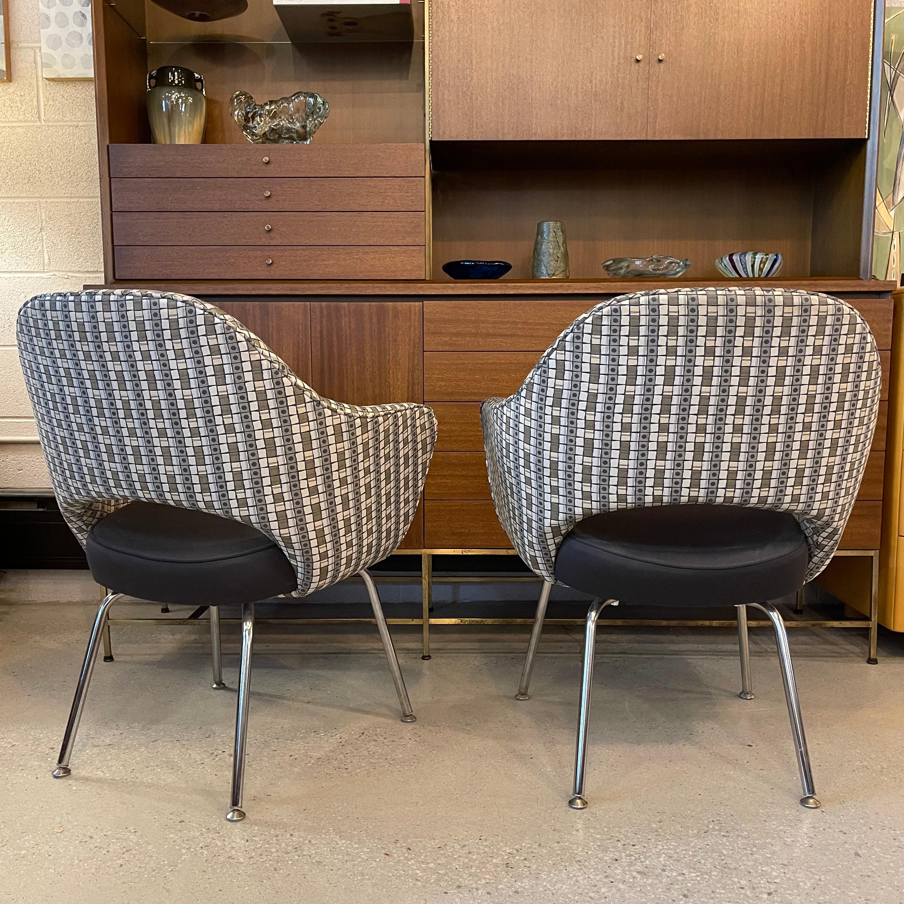 Fabric Pair of Eero Saarinen For Knoll Executive Armchairs For Sale