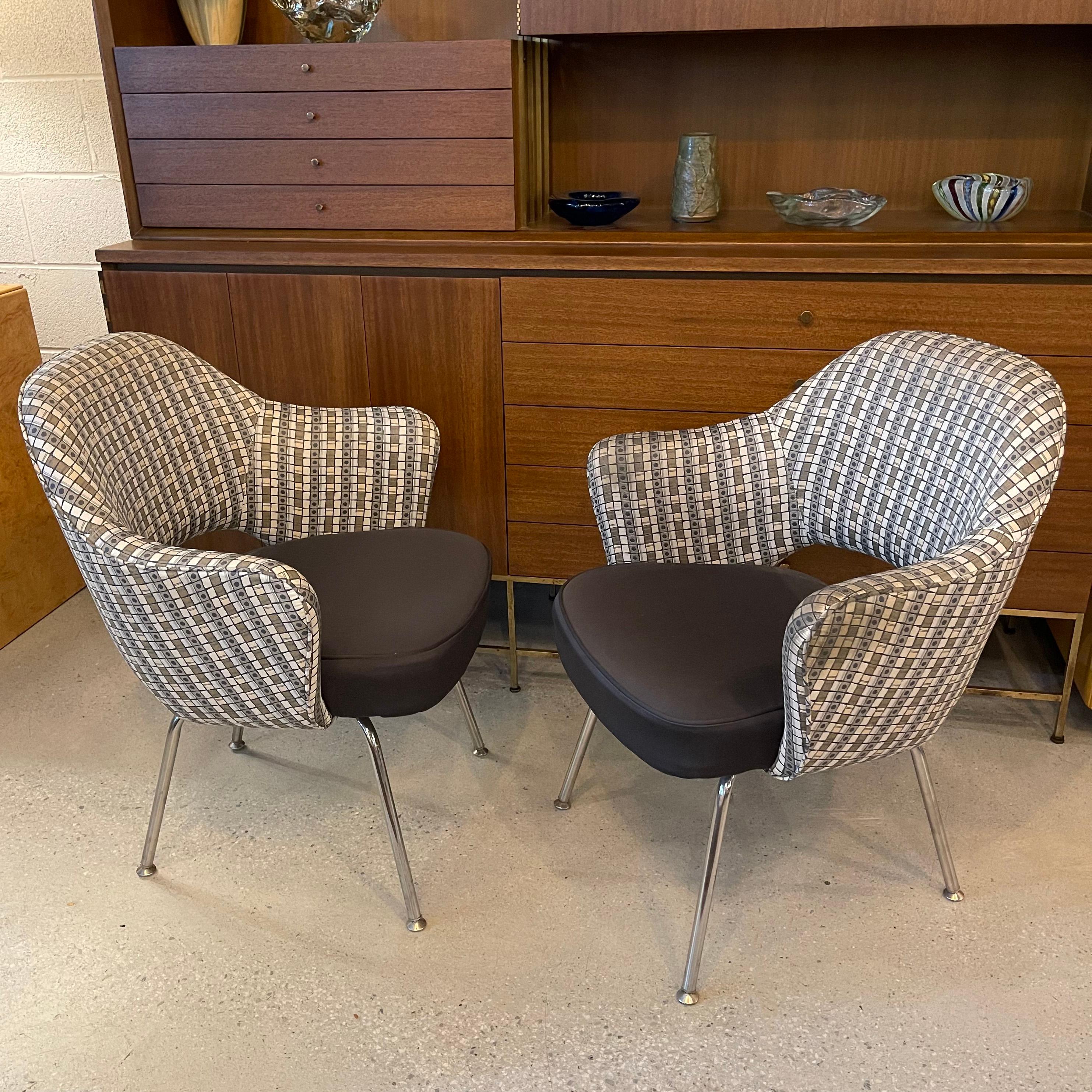 Pair of Eero Saarinen For Knoll Executive Armchairs For Sale 1