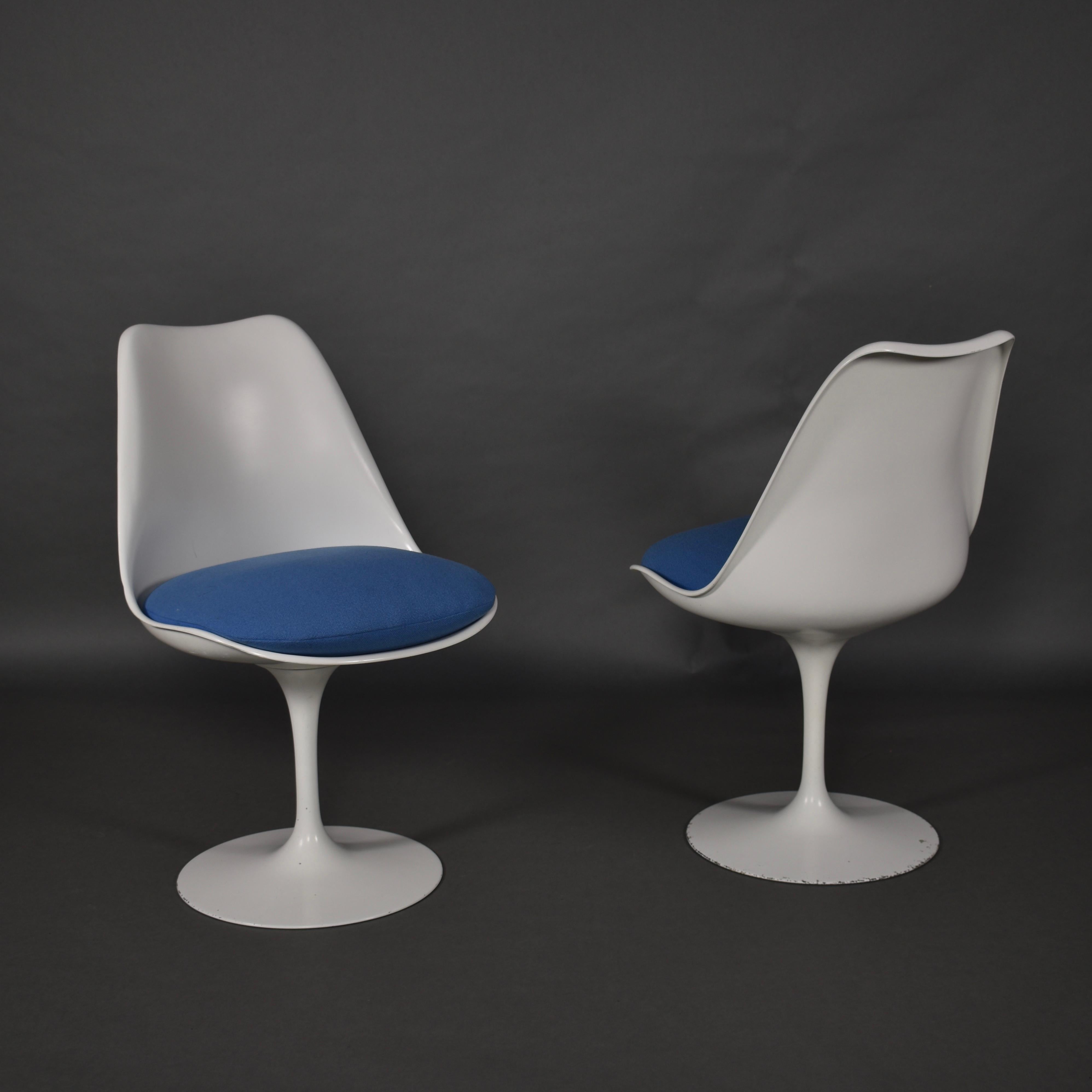 Pair of Eero Saarinen for Knoll Tulip Chairs, circa 1960 In Fair Condition In Pijnacker, Zuid-Holland