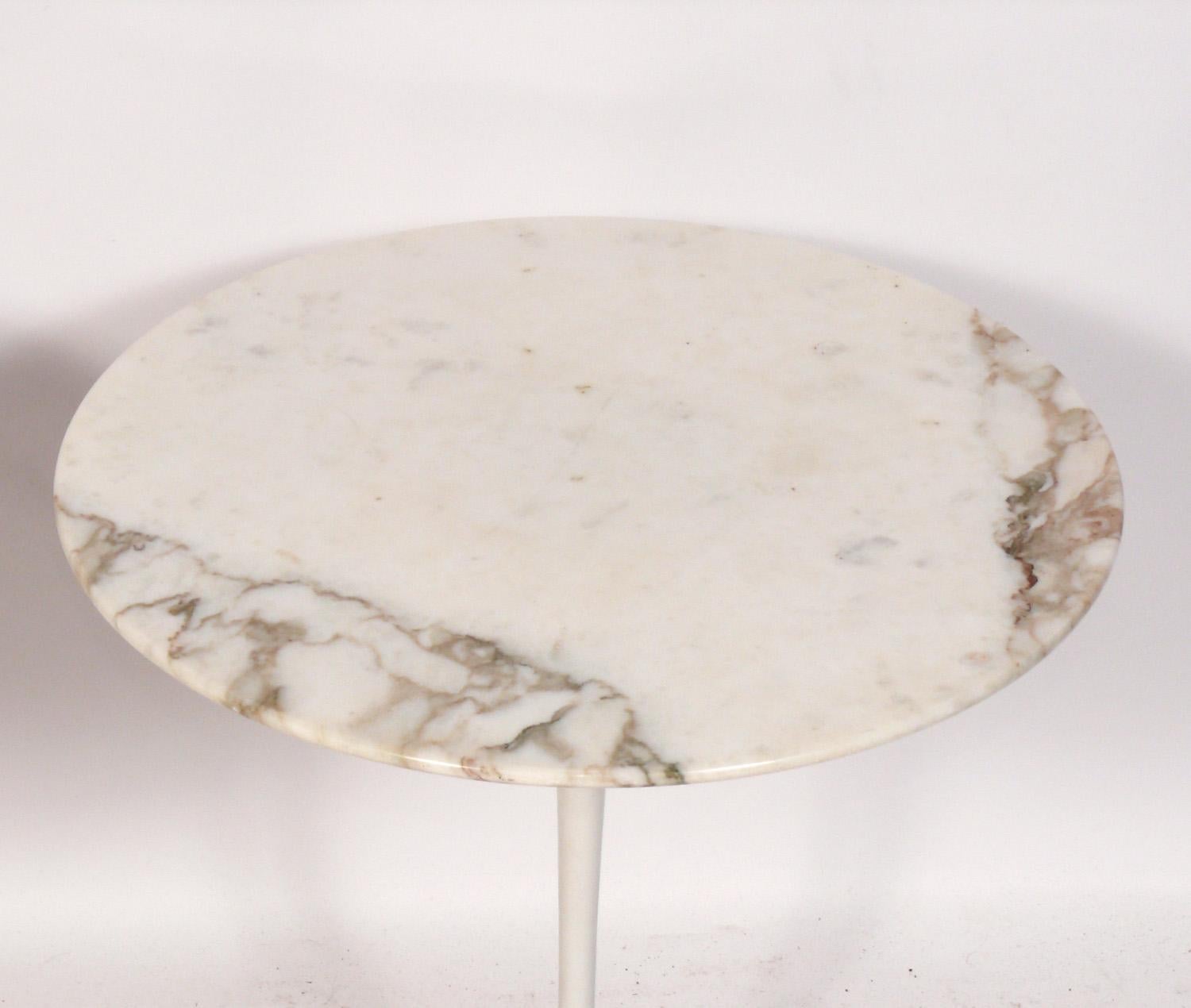 Mid-Century Modern Pair of Eero Saarinen Marble Top End or Side Tables for Knoll circa 1970s For Sale