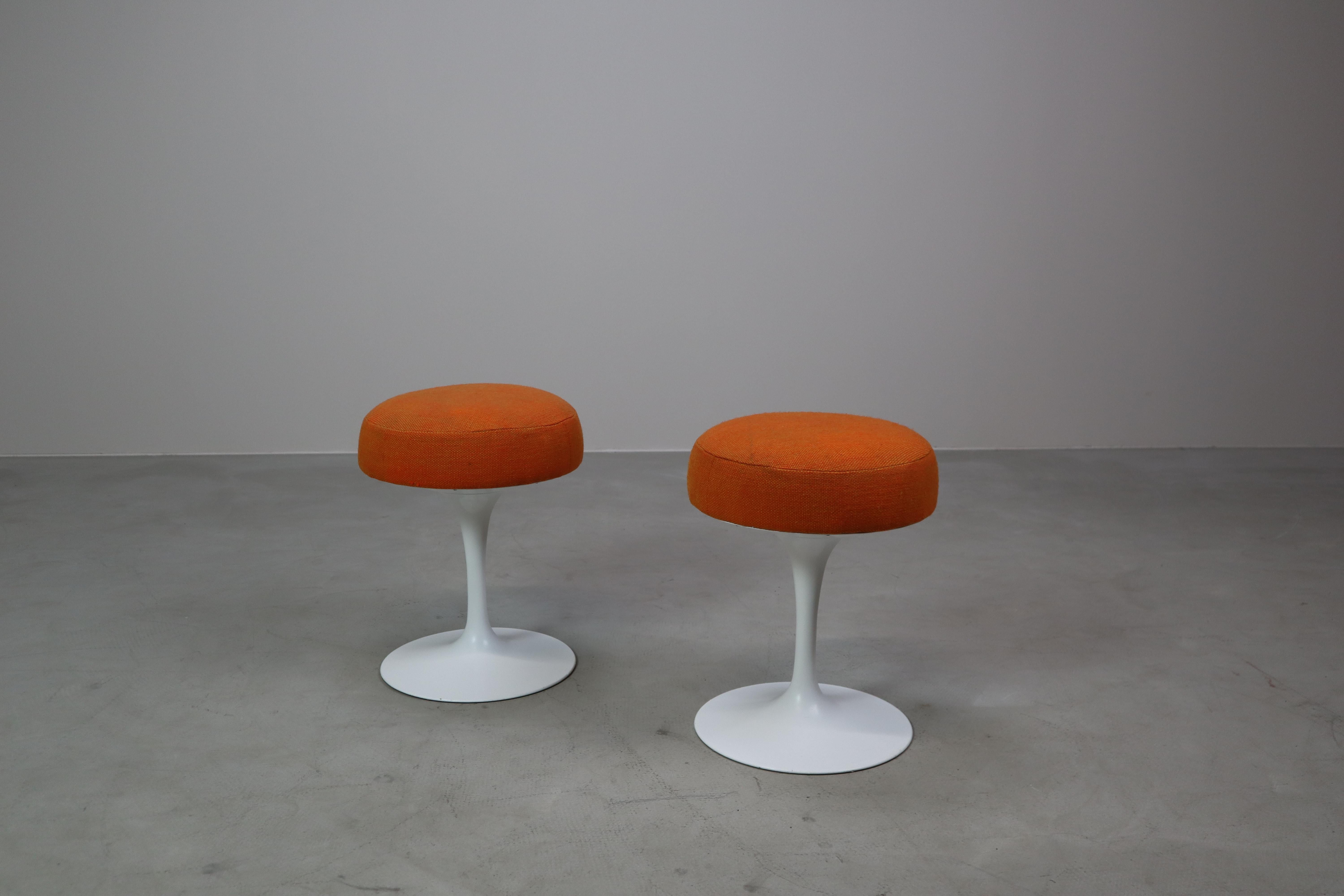 Pair of Eero Saarinen Tulip Stools for Knoll International, 1970's For Sale 4